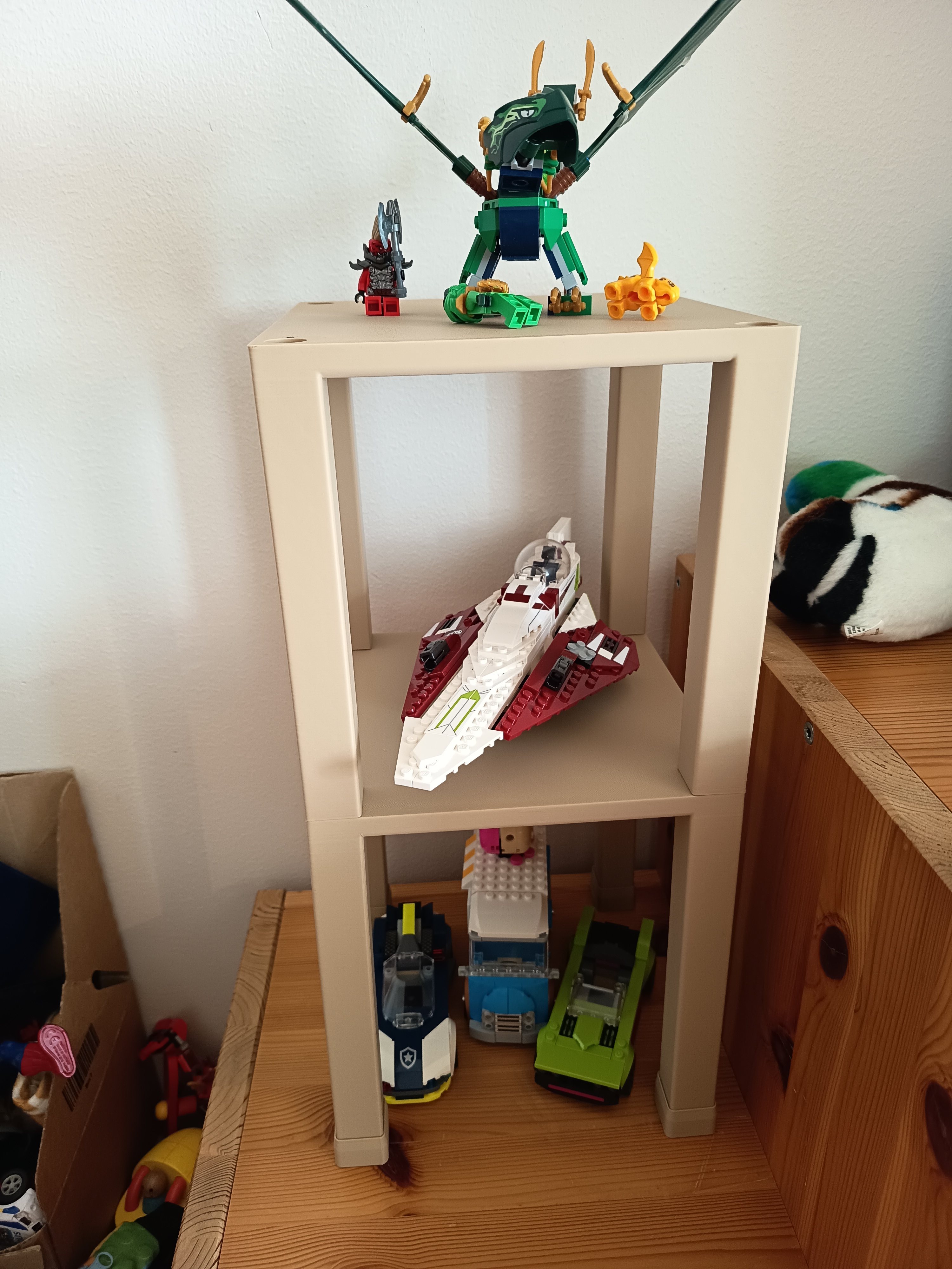 Stackable display shelf