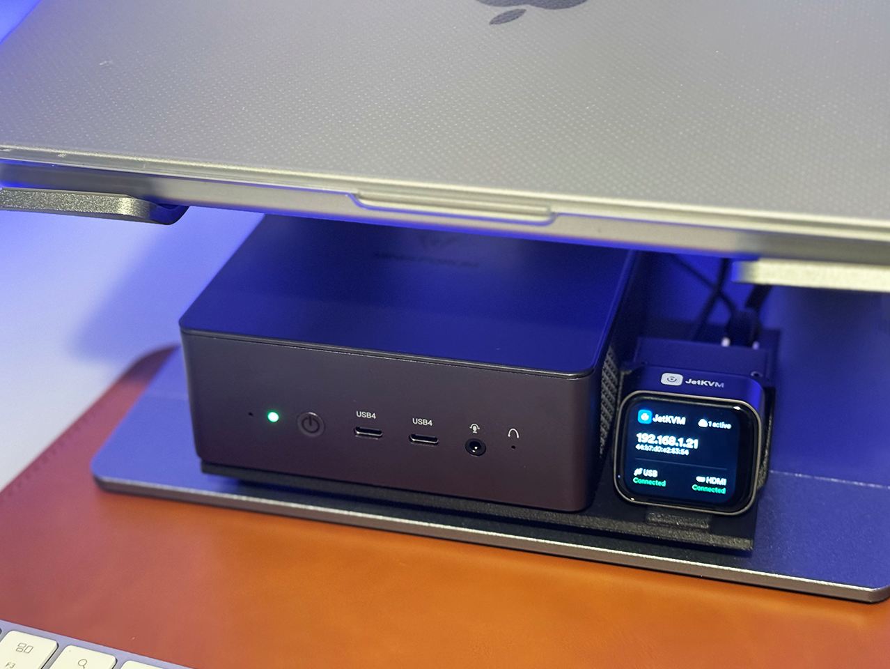 Minisforum UM790 Mini PC + JetKVM Platform / Organizer