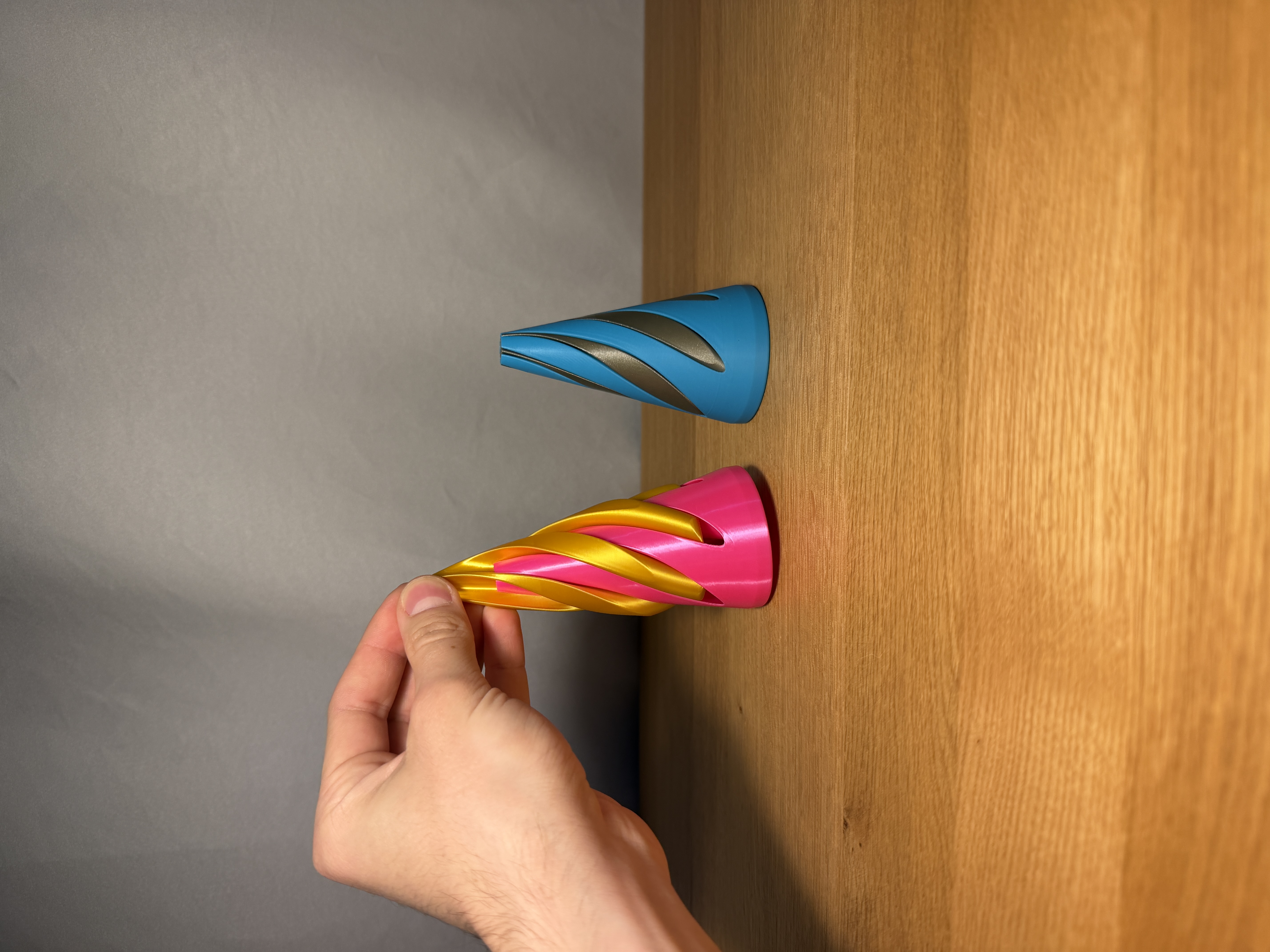 Miniatura 4 do modelo 3D Impossible Passthrough Cone