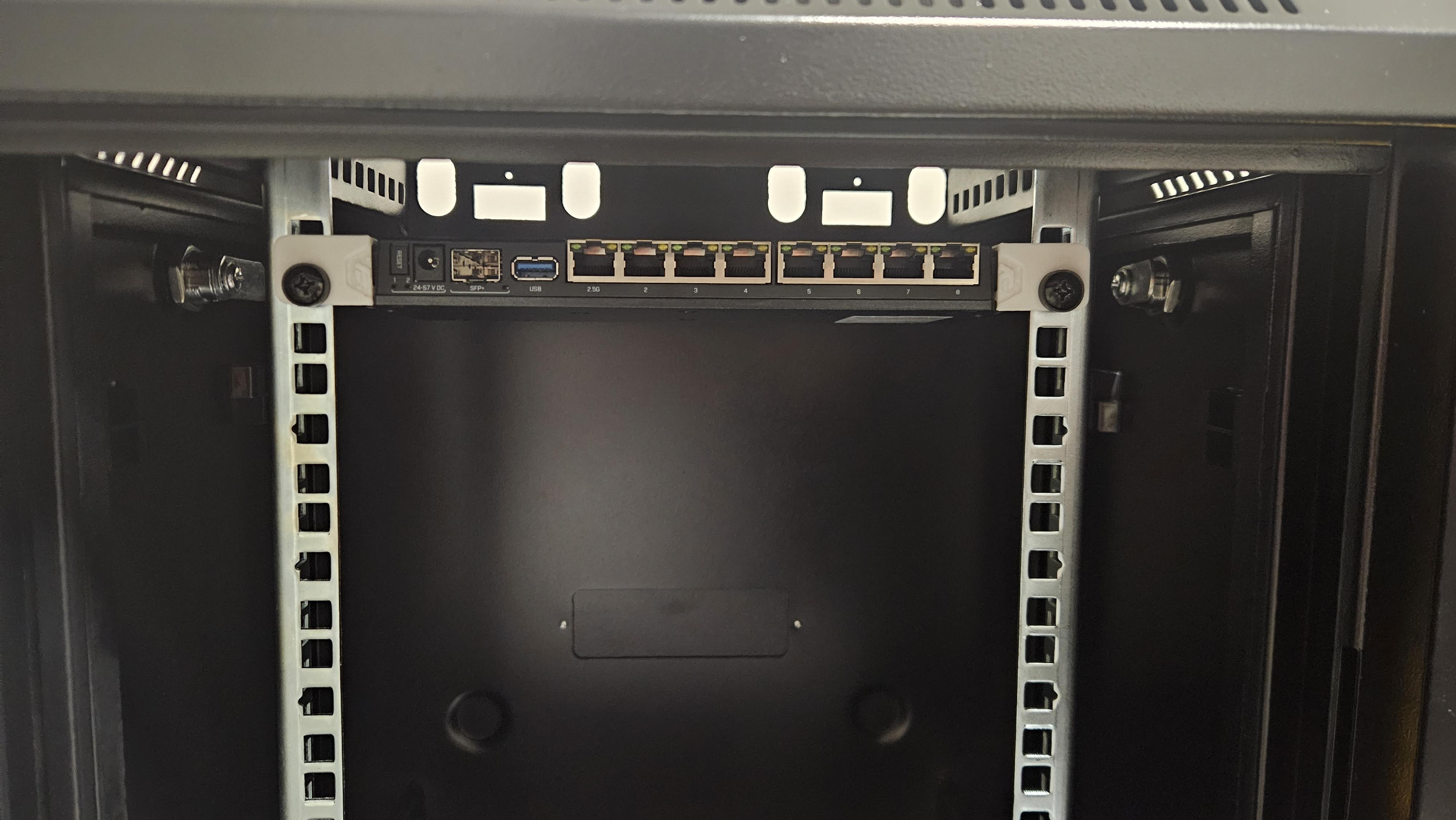Mikrotik L009/RB5009 10-inch rackmount with M3