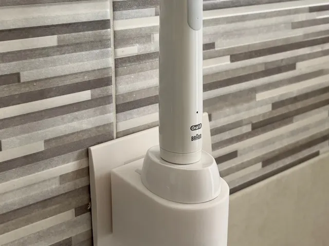 Supporto da parete per spazzolino elettrico Oral-B presa IT