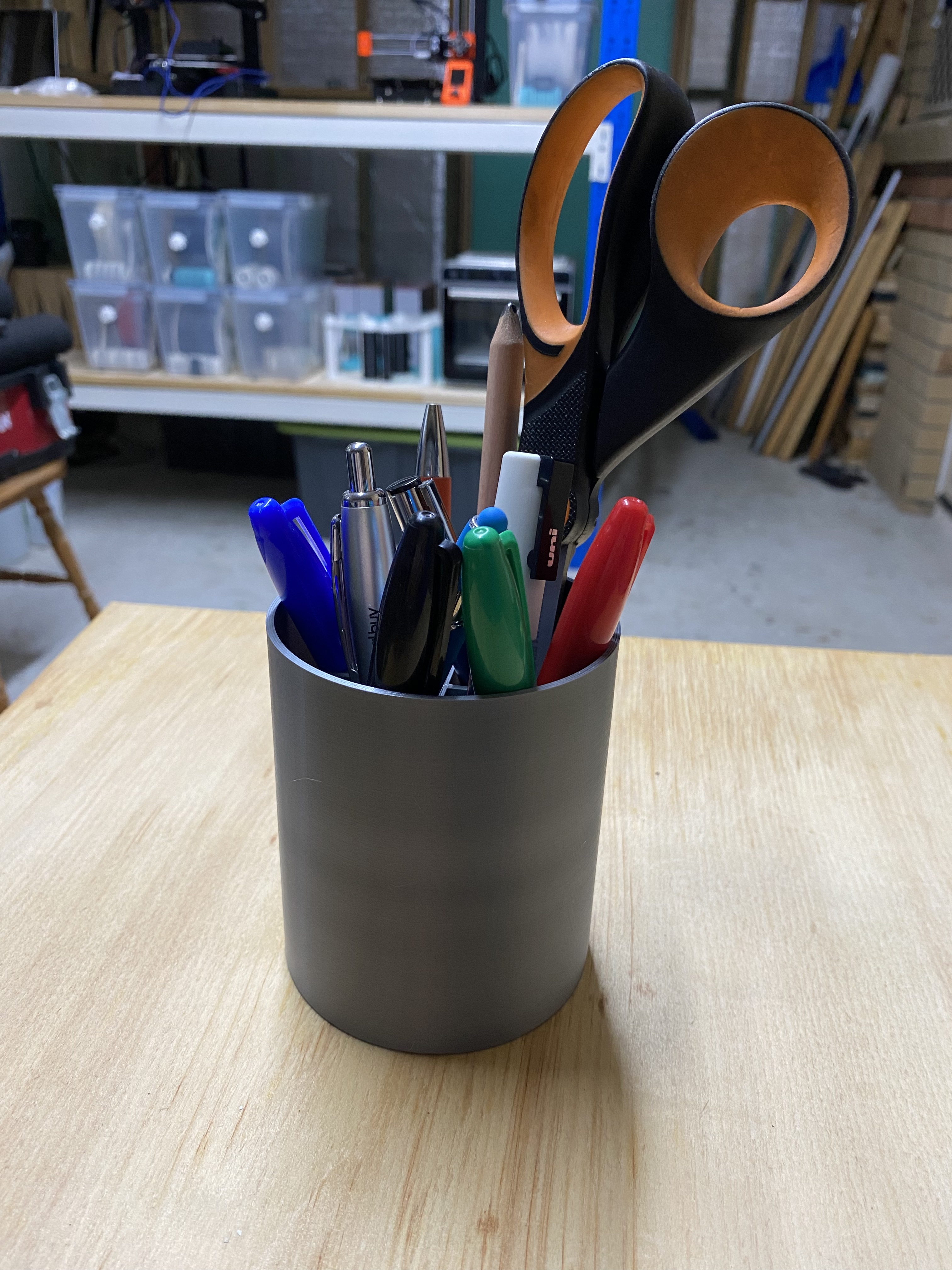 Round Pencil Cup with internal dividers