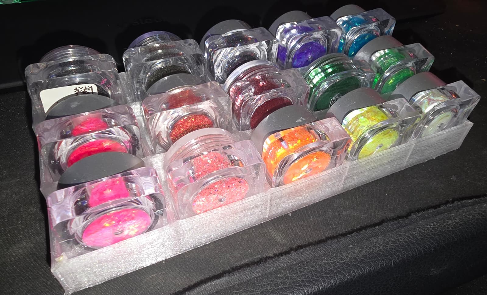 Nailpolish glitter holder for squared containers