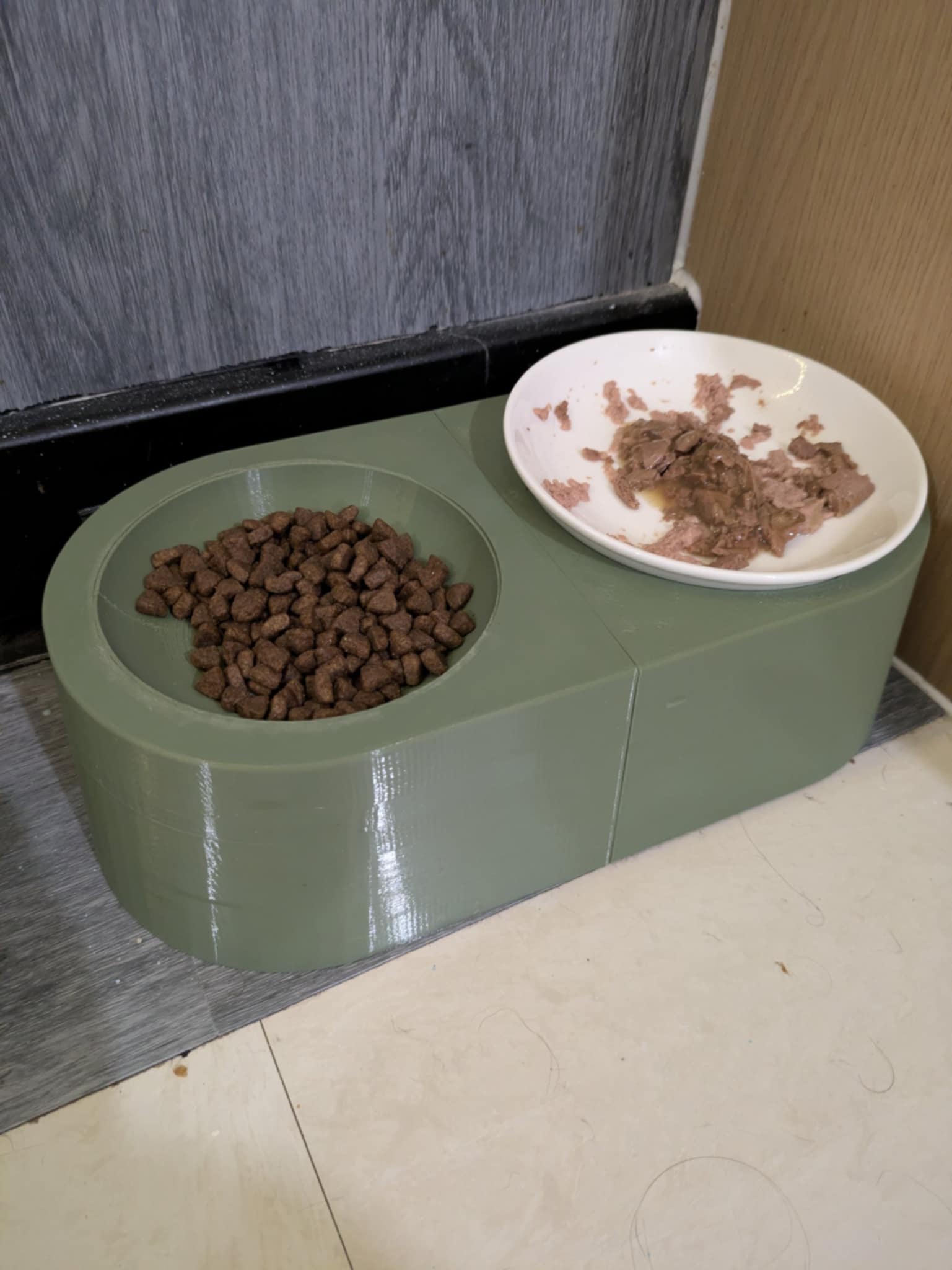 Cat bowl with Plate hole