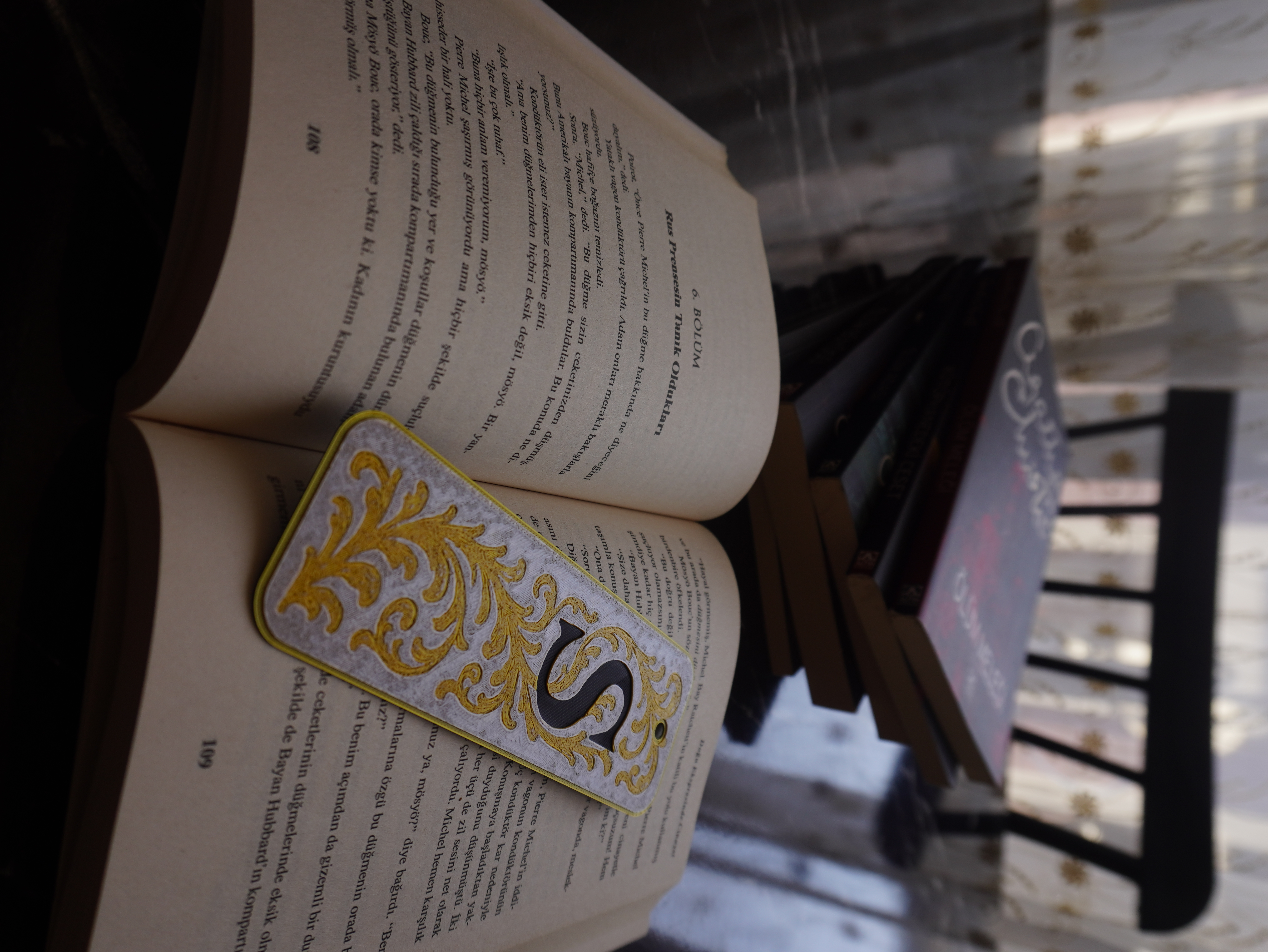 Elegant Monogram Bookmark – Letter S