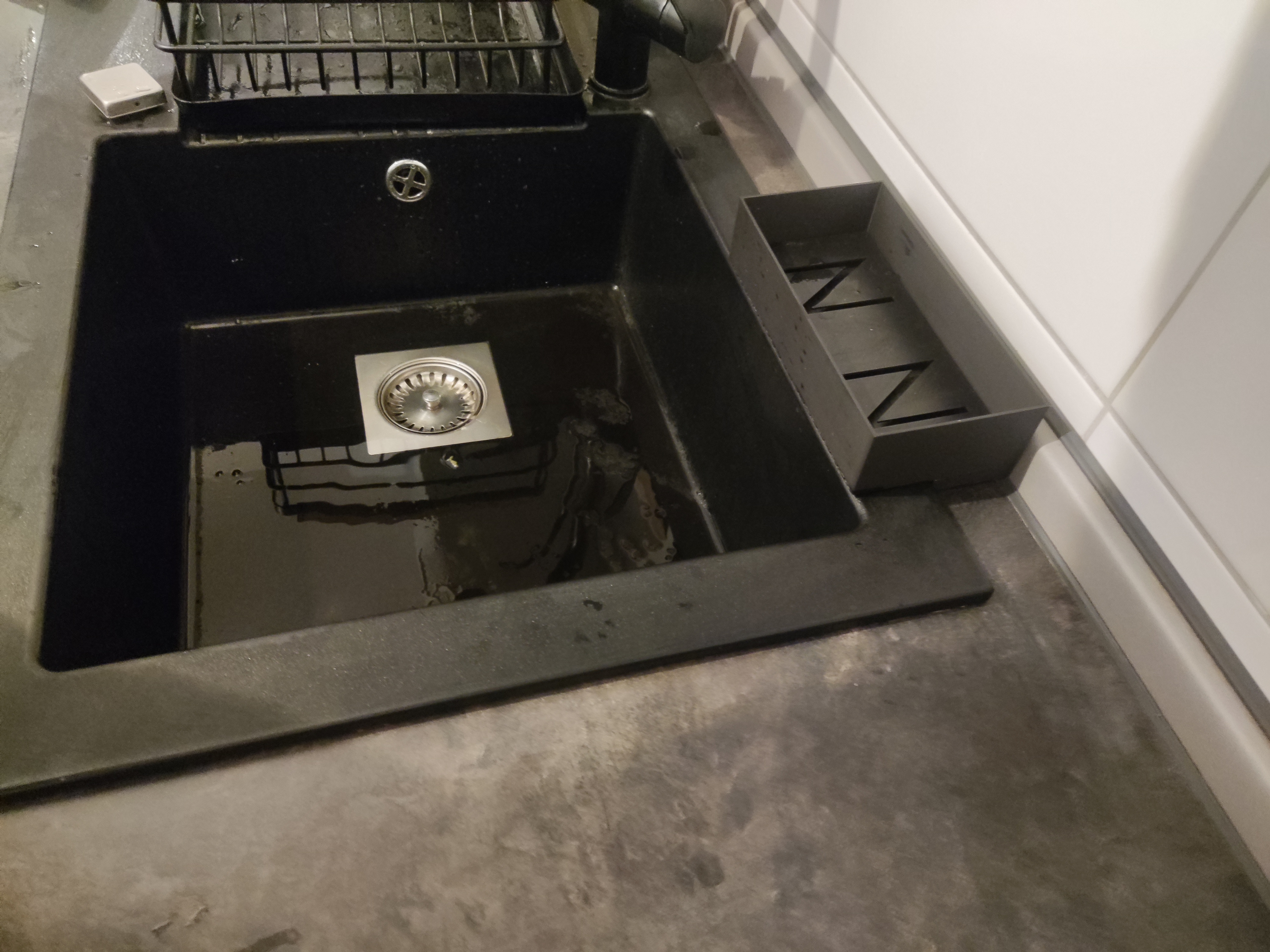 Self-Draining Kitchen Tray