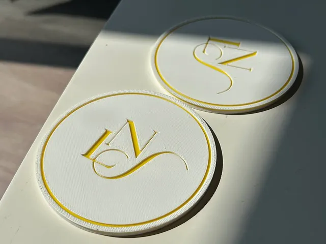 Lavy Nail Studio Cupstand