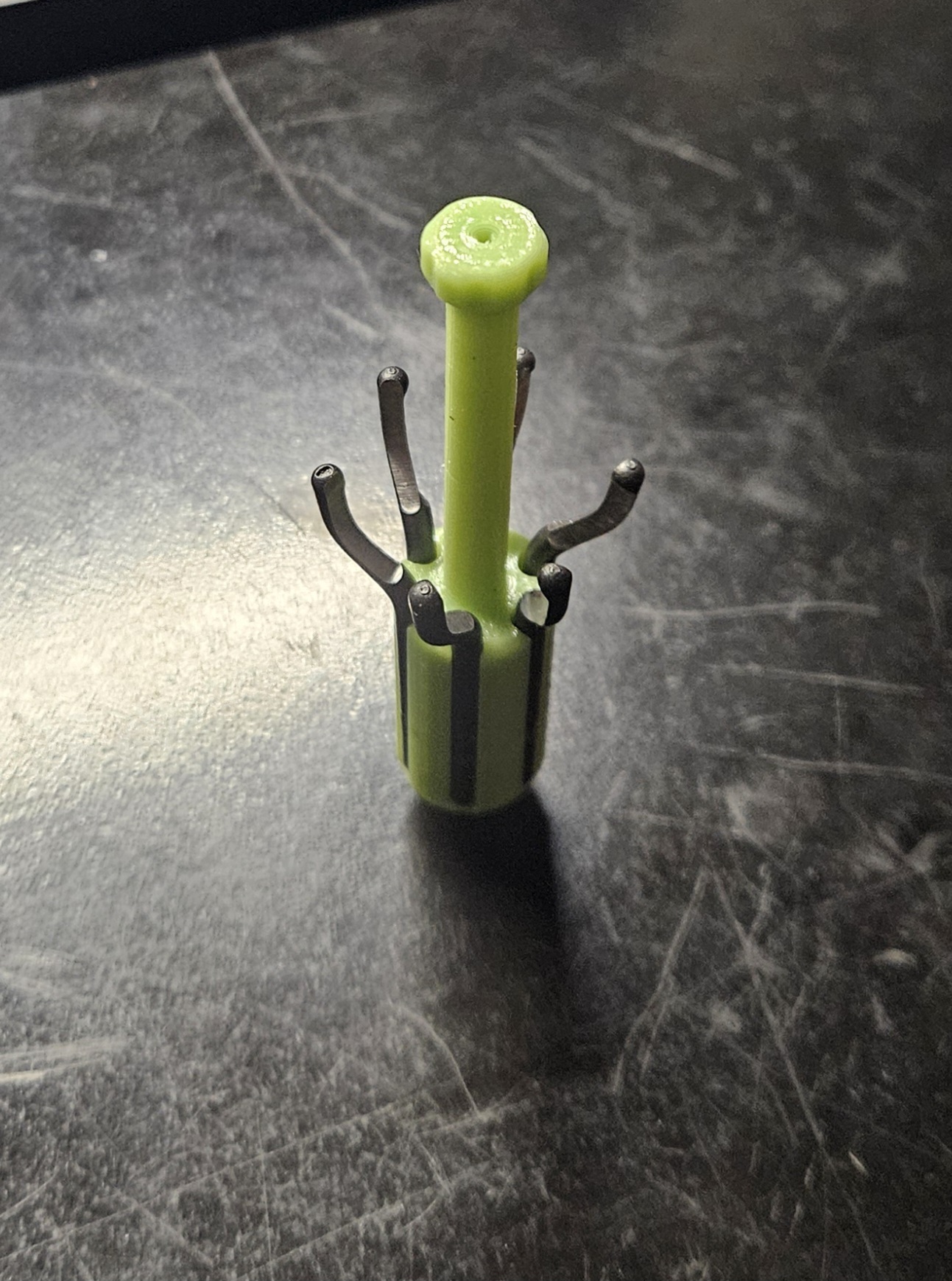Internal spare knifes holder for deburing tool