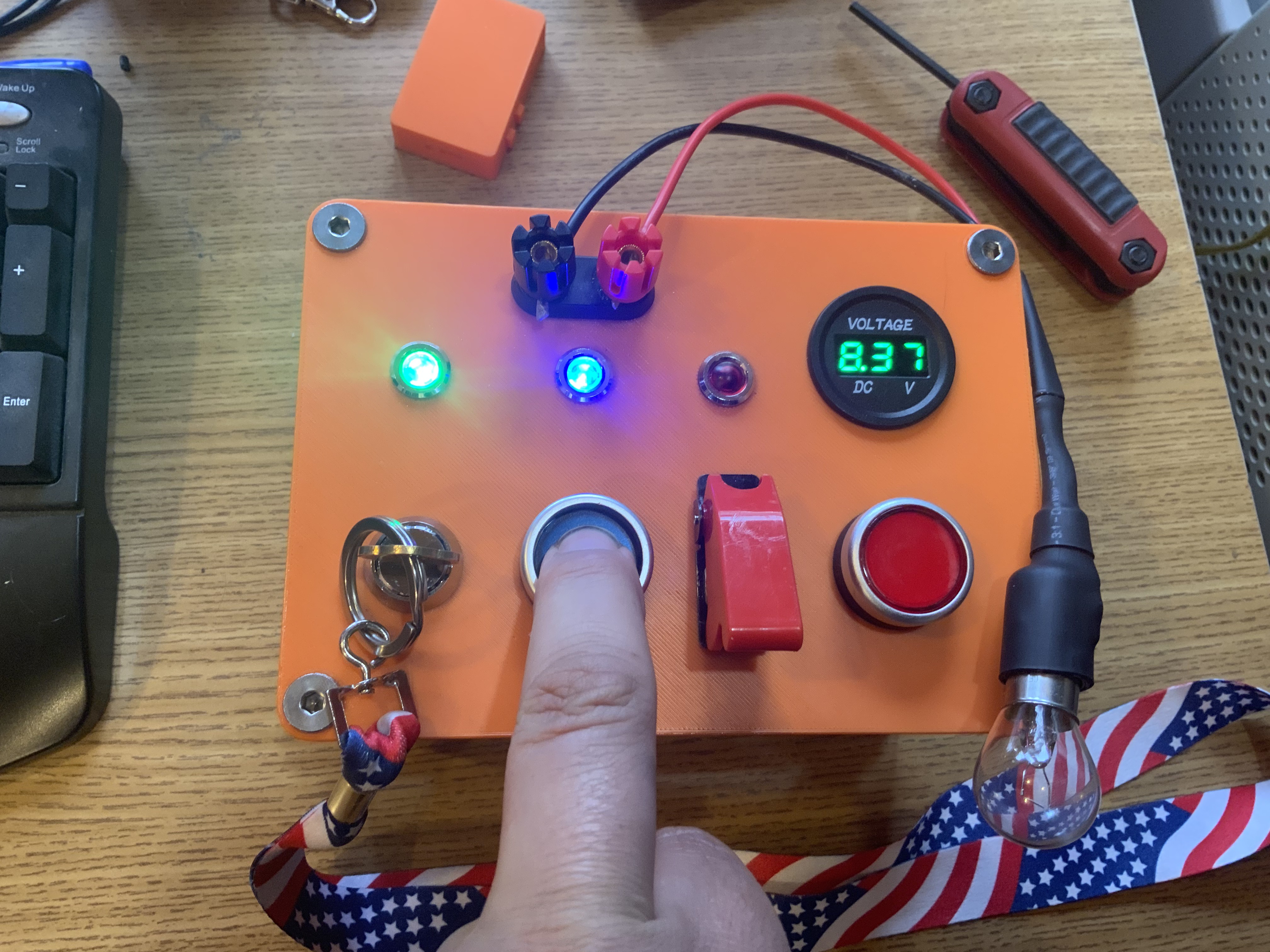 Miniatura 4 do modelo 3D Model Rocket Launch Controller