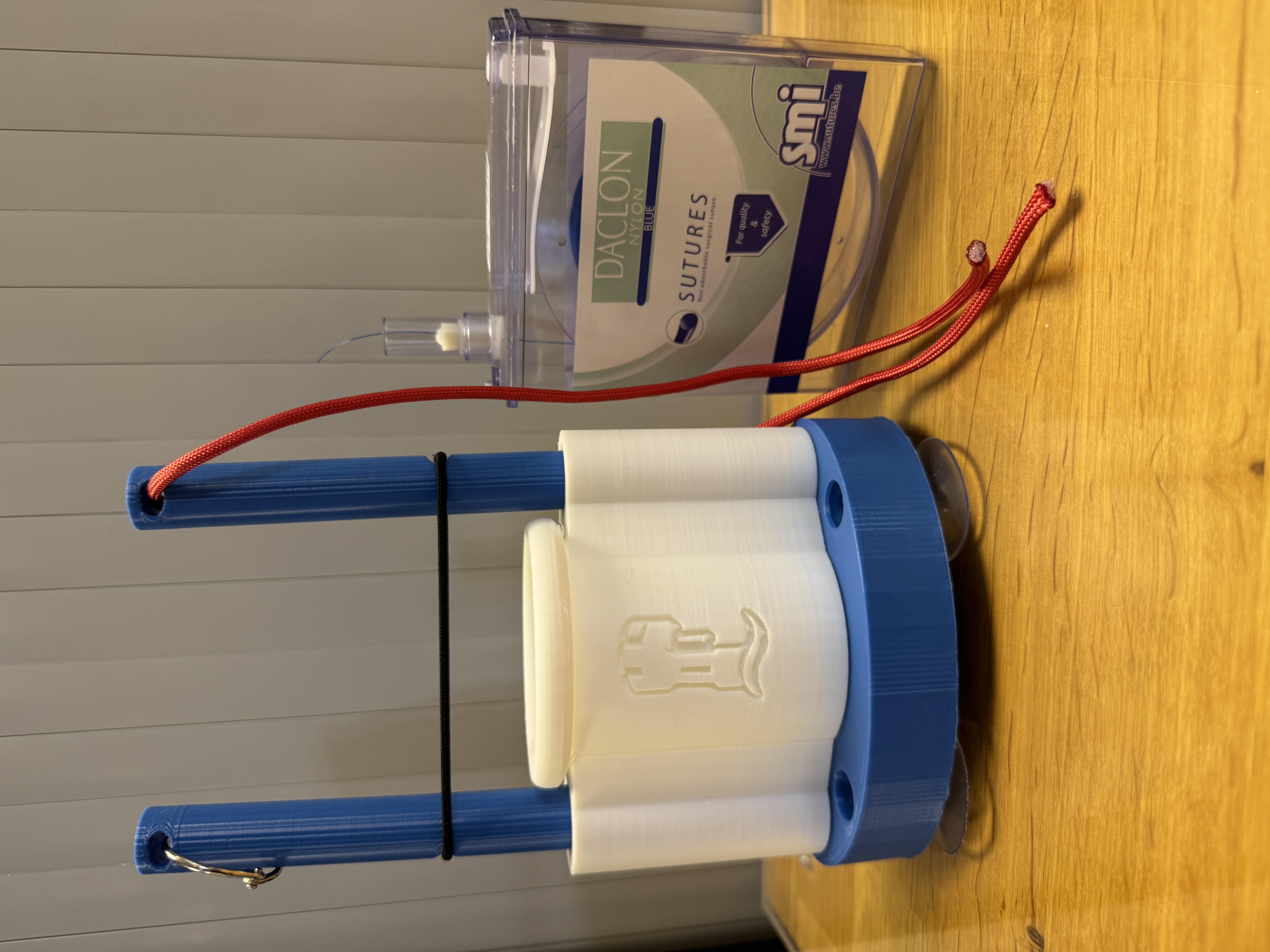 The Drinkall Ligation Station - a knot trainer for medical / veterinary students