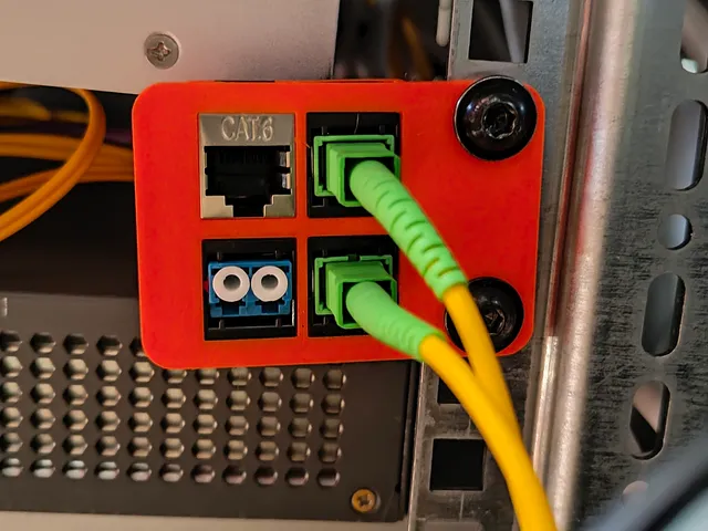 Double keystone rack-mount panel