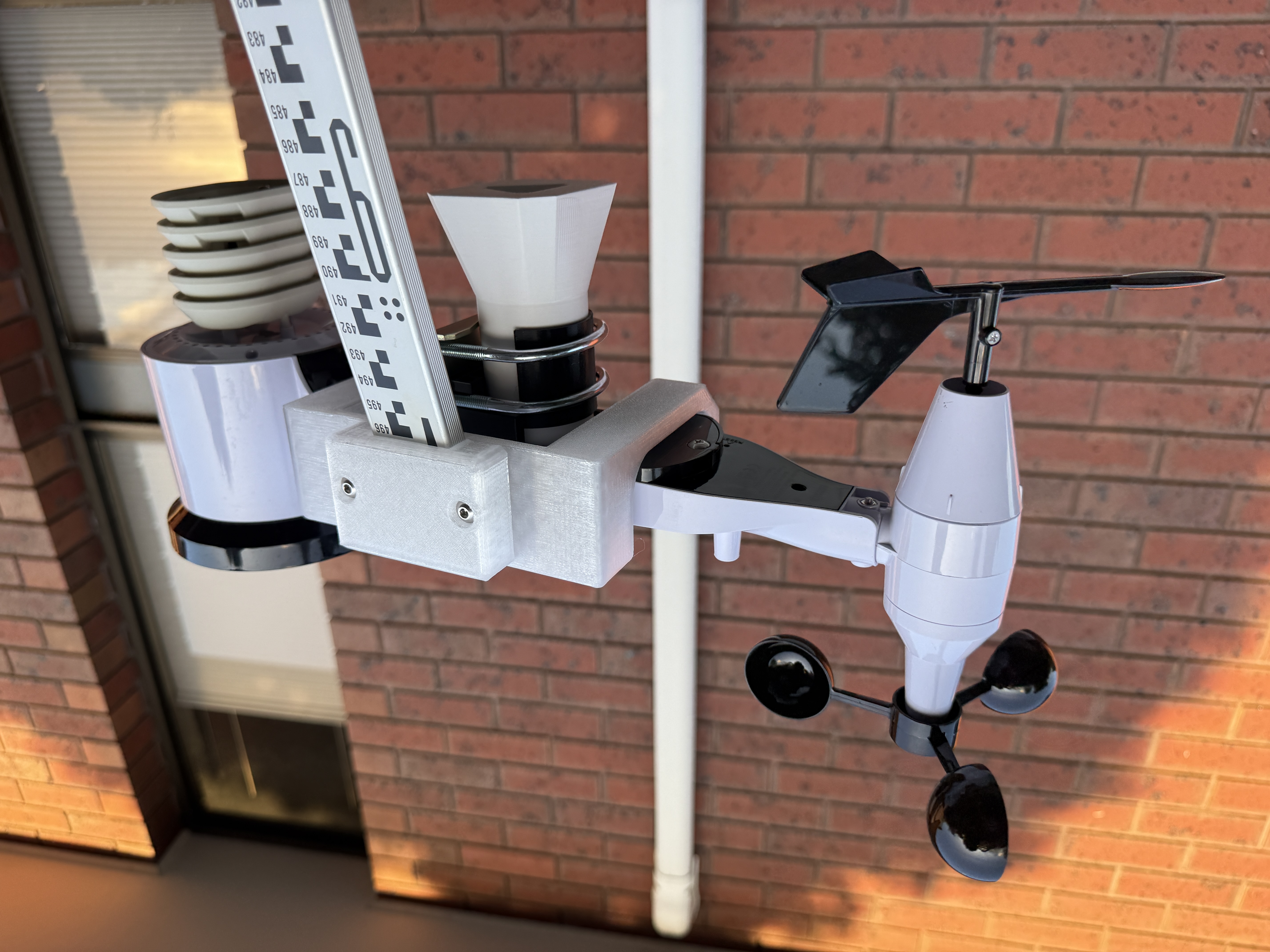 Ecowitt WS69 Detachable Mount and Bracket