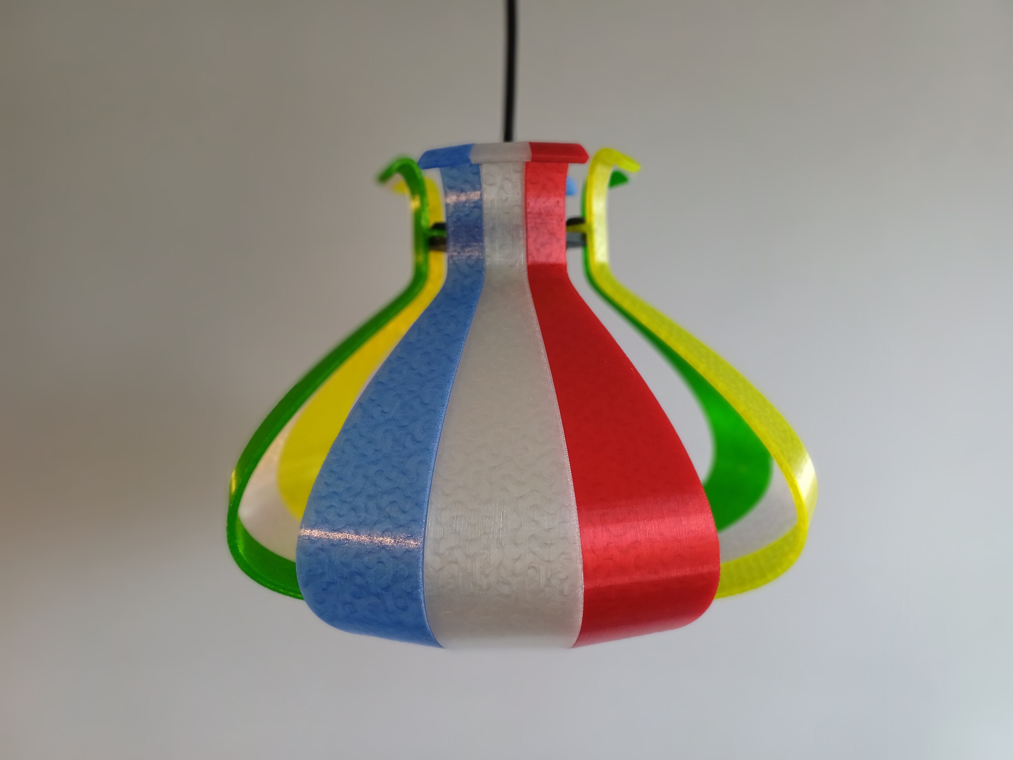 Hanging Lamp With Compact Connectors