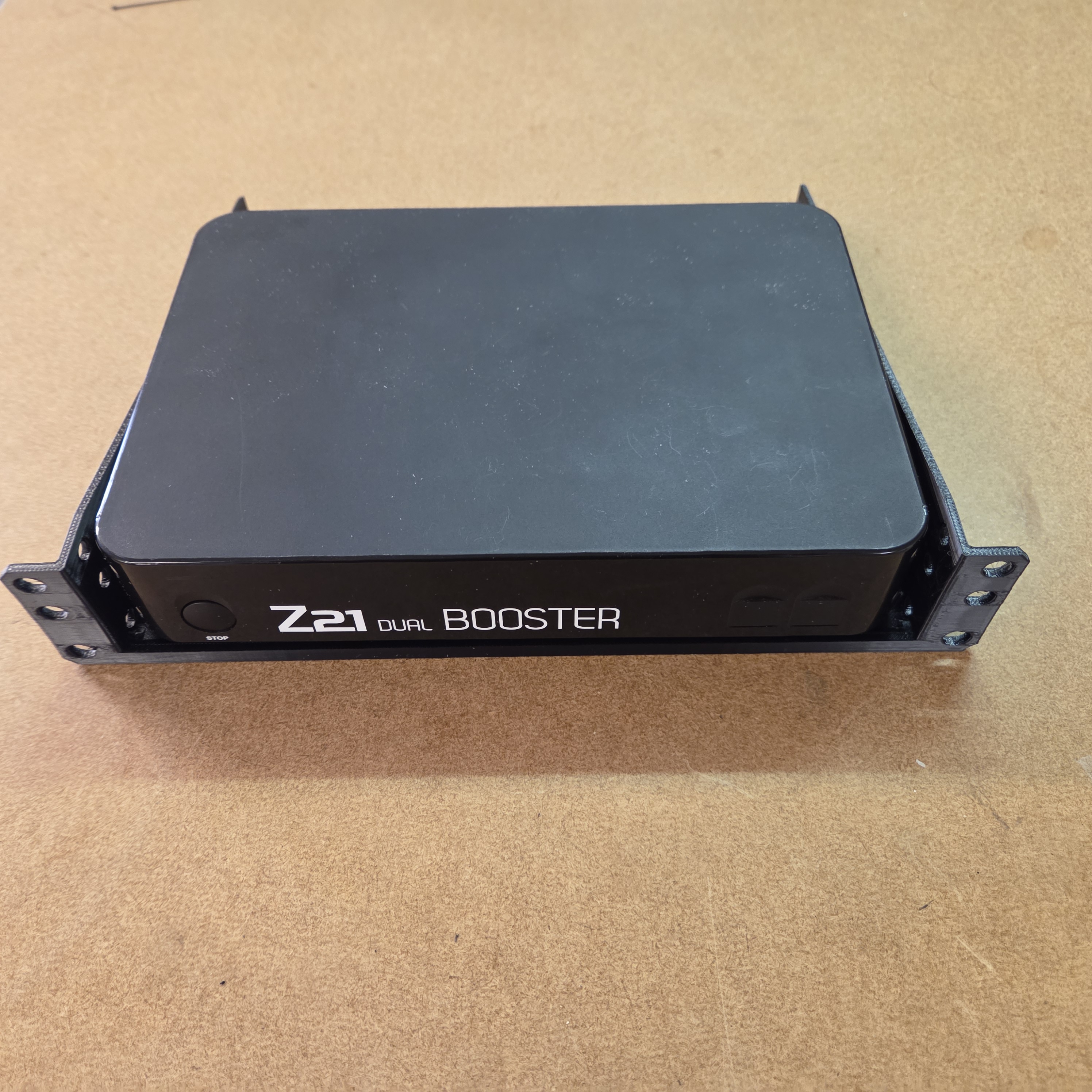 Roco Z21 shelf for 10 inch server rack