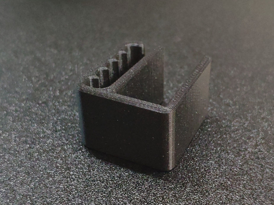 Simple Desk Cable Clip 15 and 20 mm