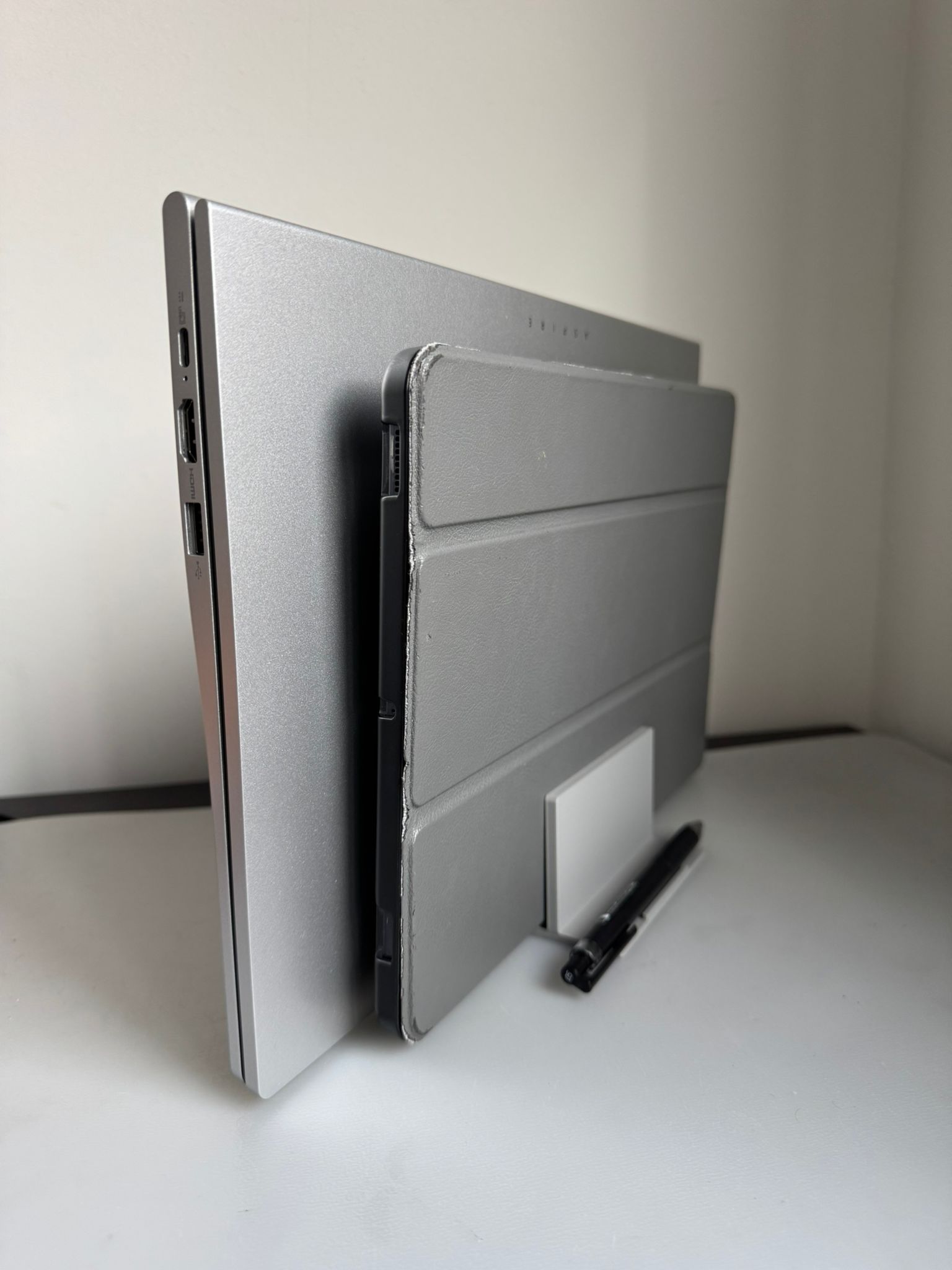 Neat Stantia (Laptop & Tablet stand)
