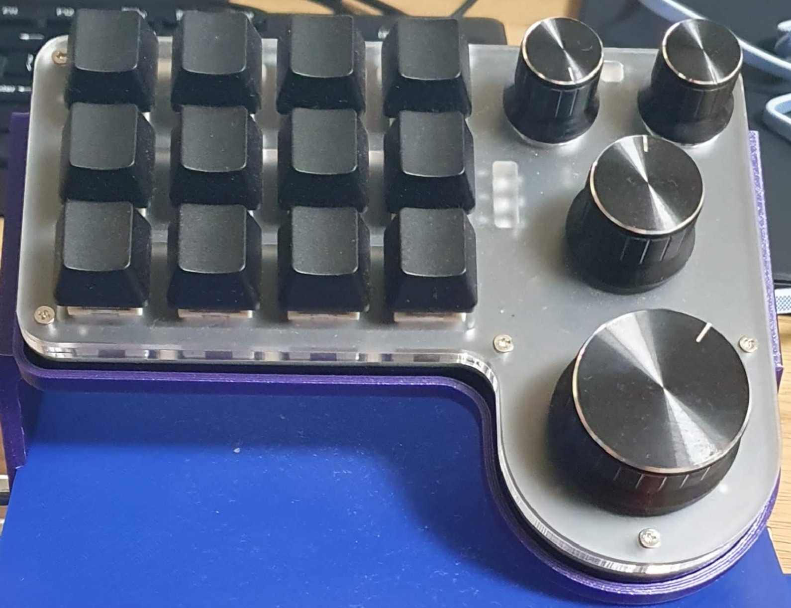 Base for a 12 key 4 knob macro keyboard