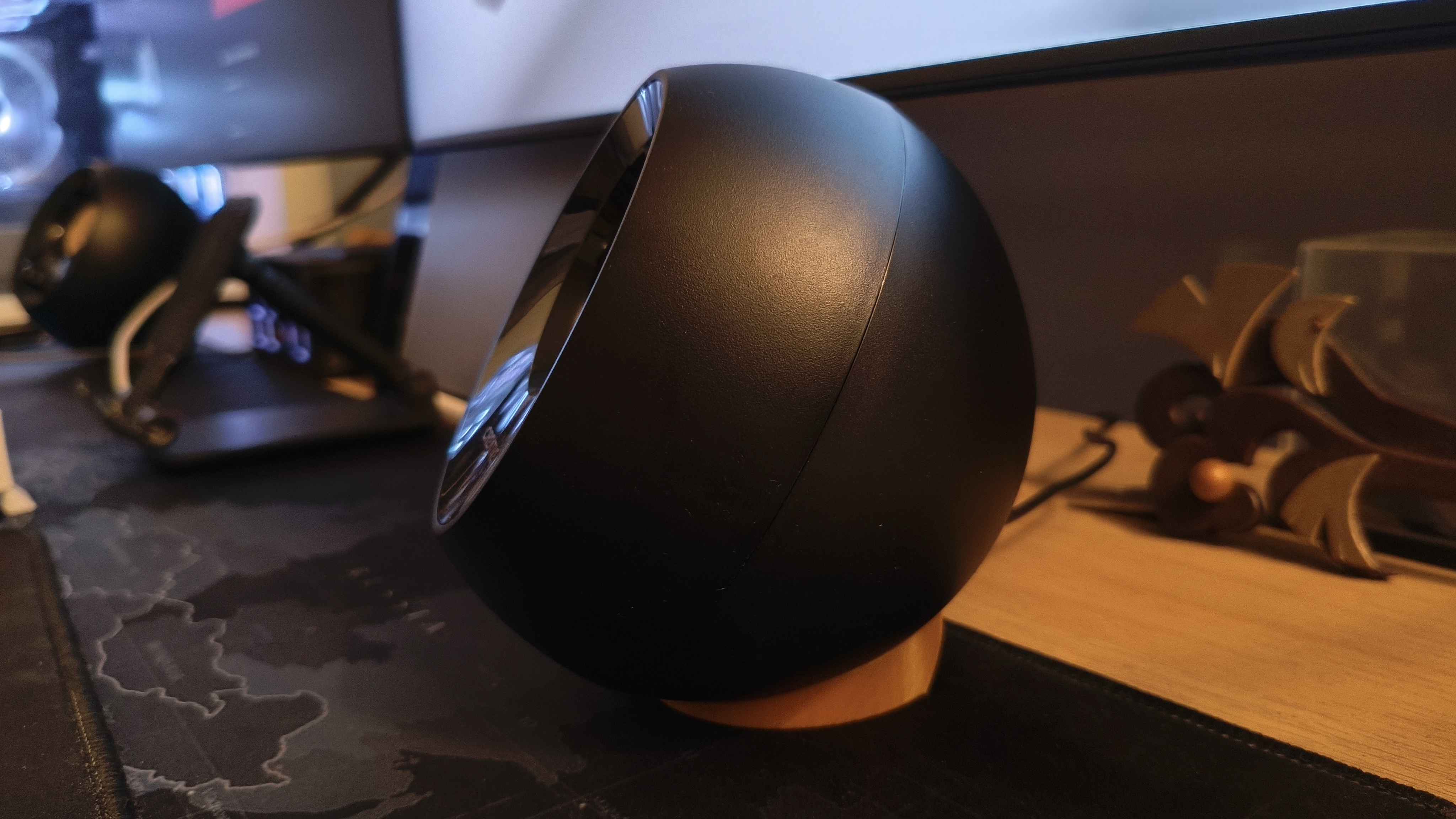 CREATIVE Pebble V2 15degree Tilt Stand