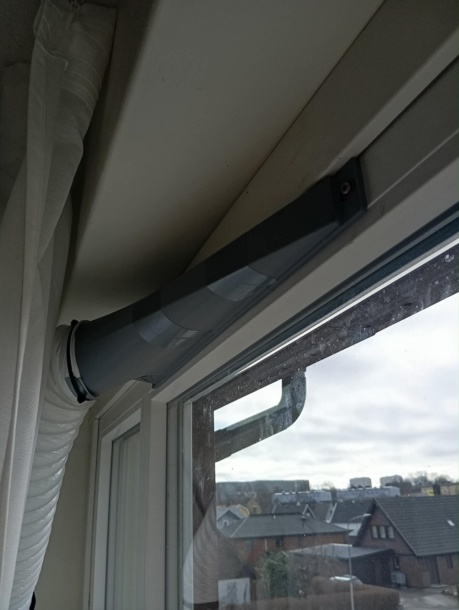 Trickle vent 100mm hose adapter