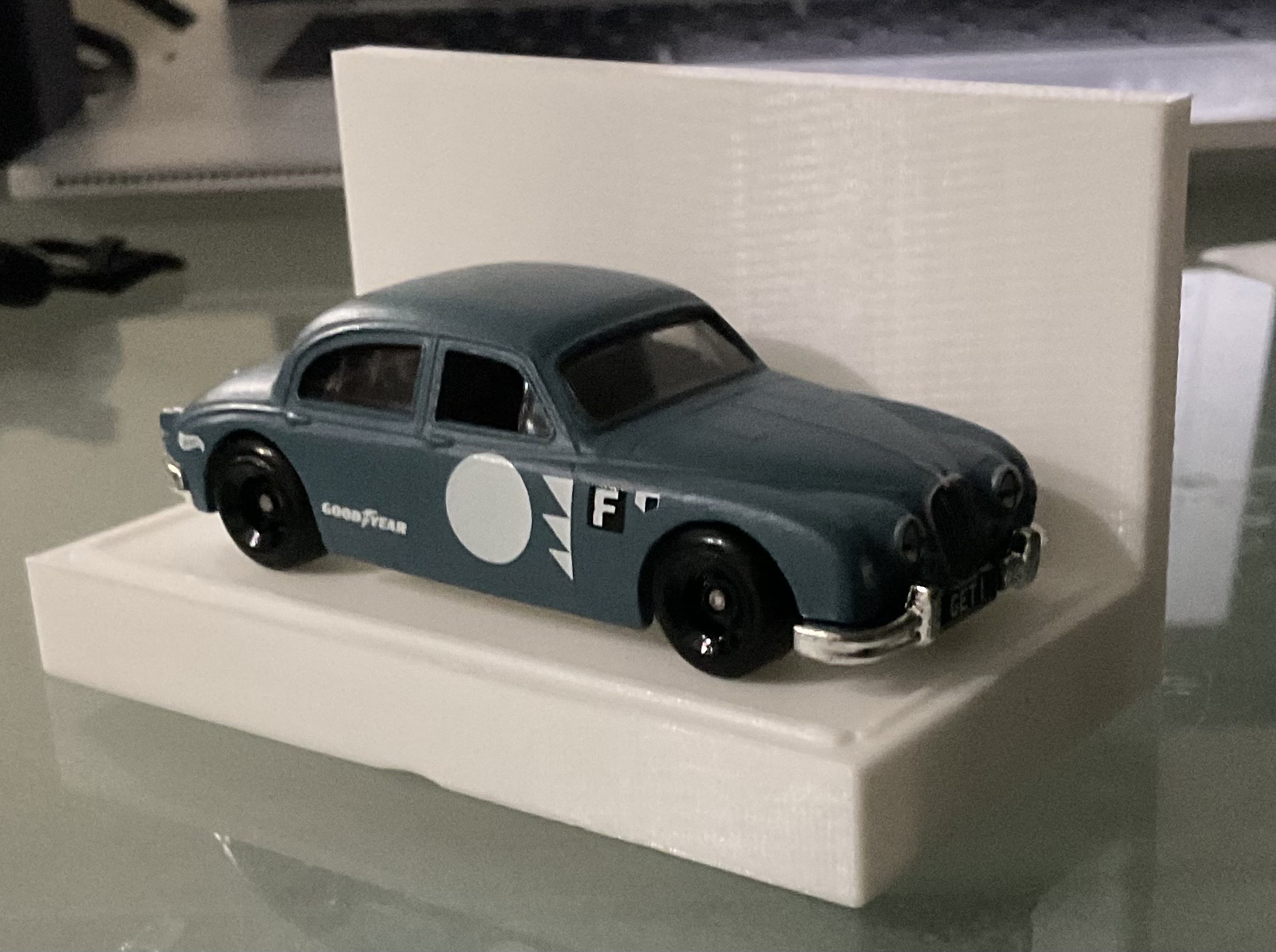 Hotwheels wall mount shelf