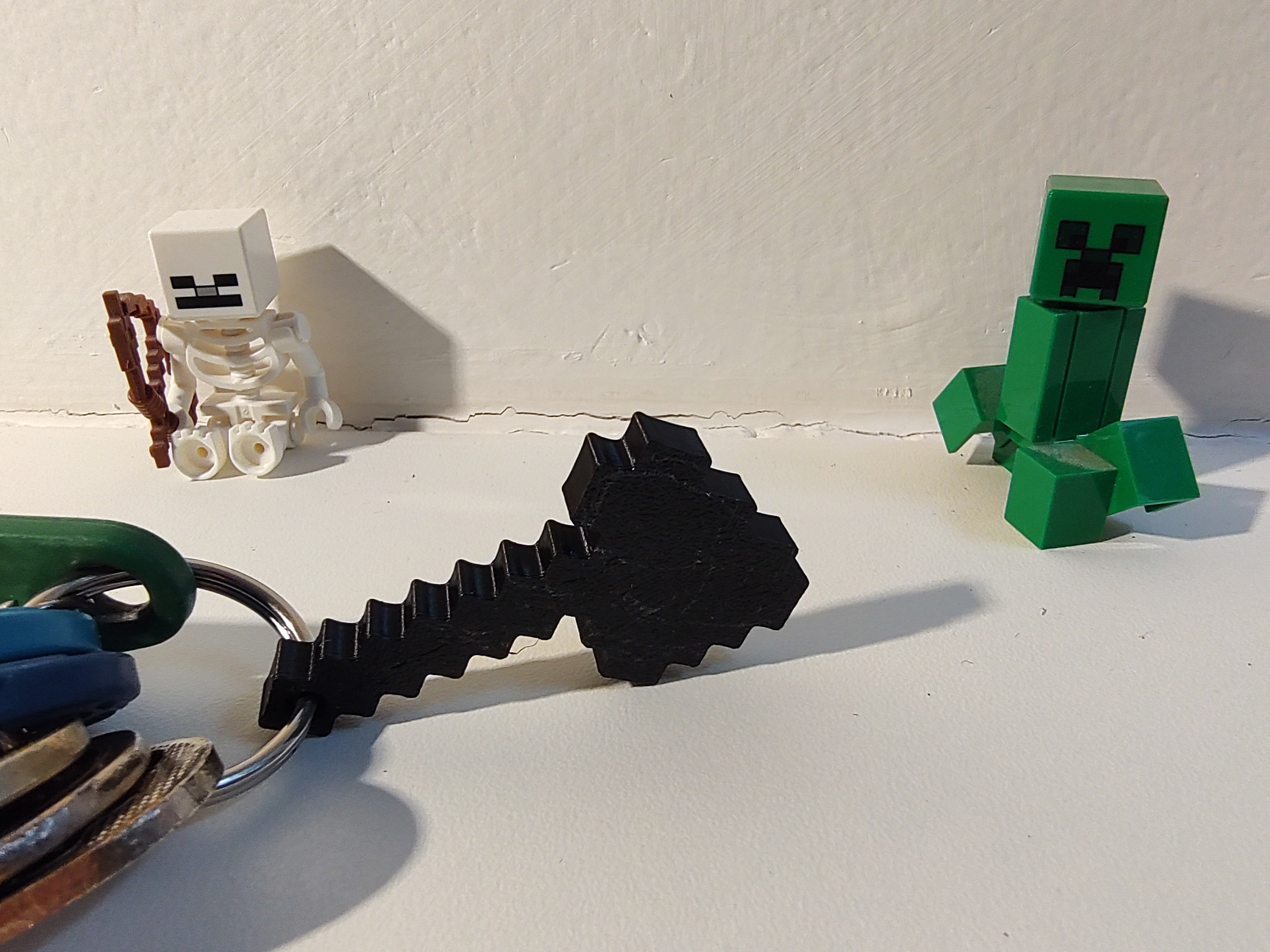 Miniatura 5 do modelo 3D Minecraft axe keychain