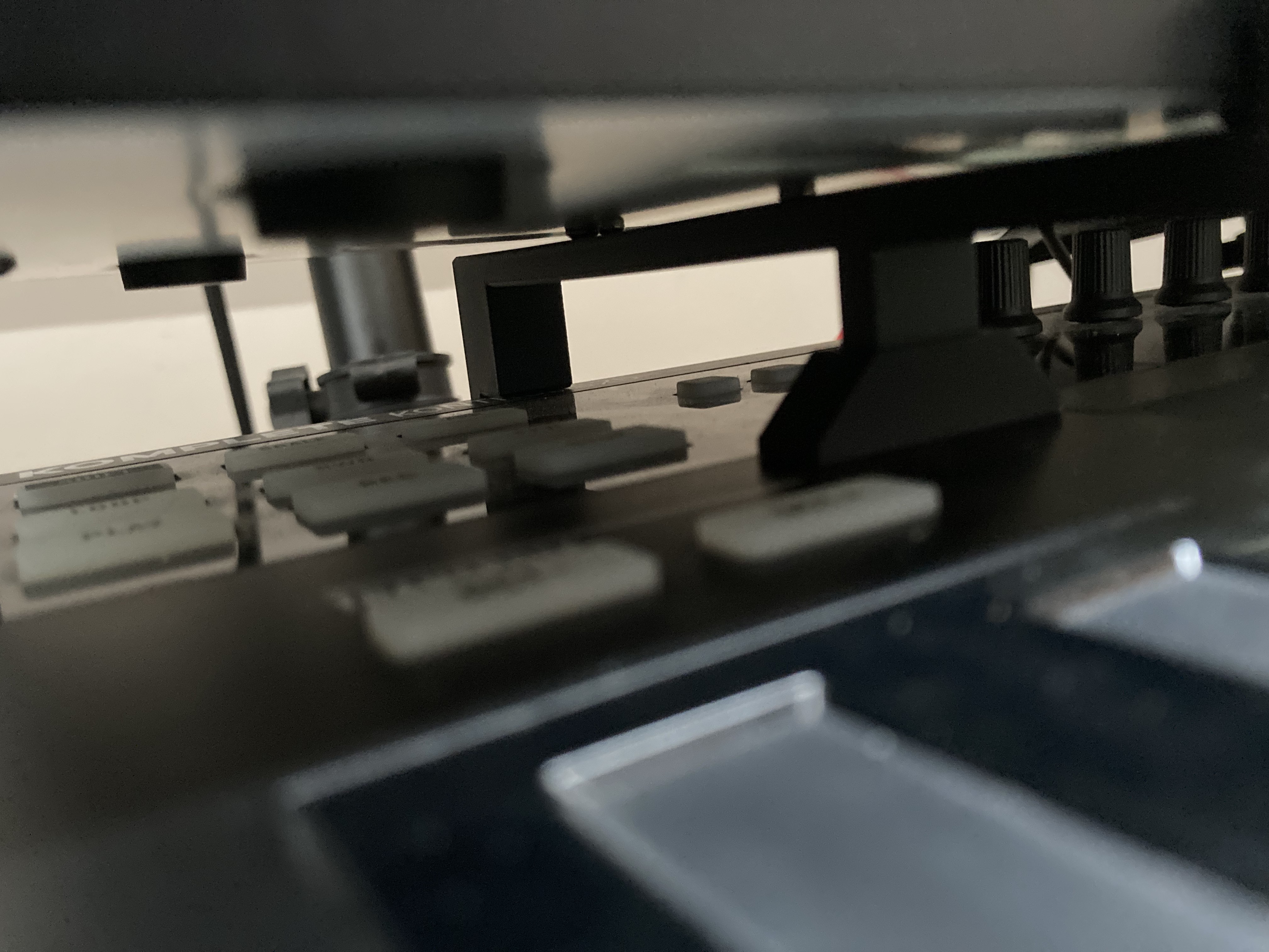 Monitor/synthesizer/... lifter/stacker. — miniatura 3