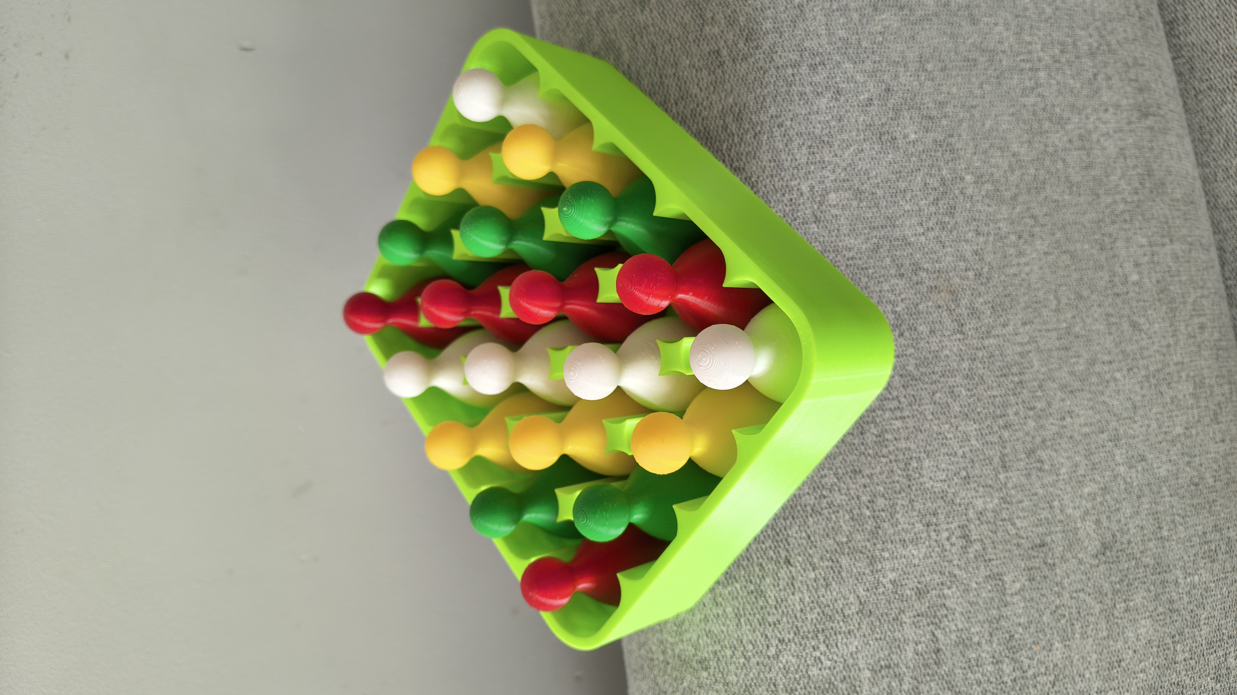 A box for game pieces. Pudełko na pionki do gry