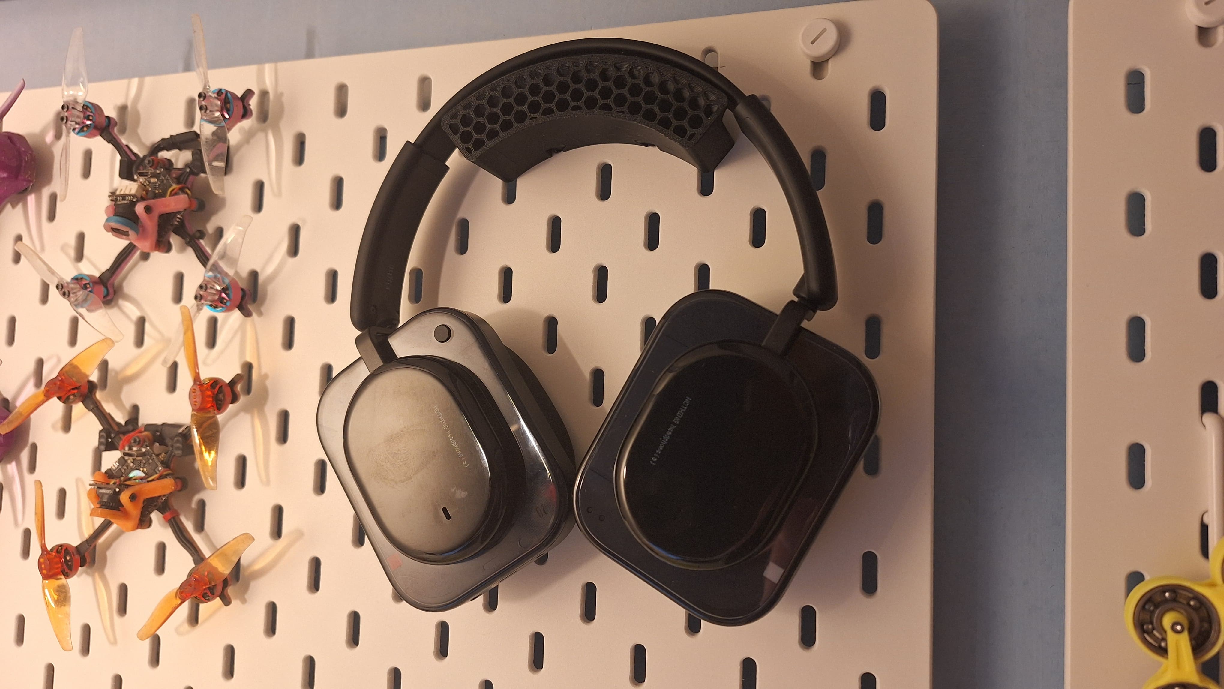 Nothing Headphone(a) ikea skadis hook