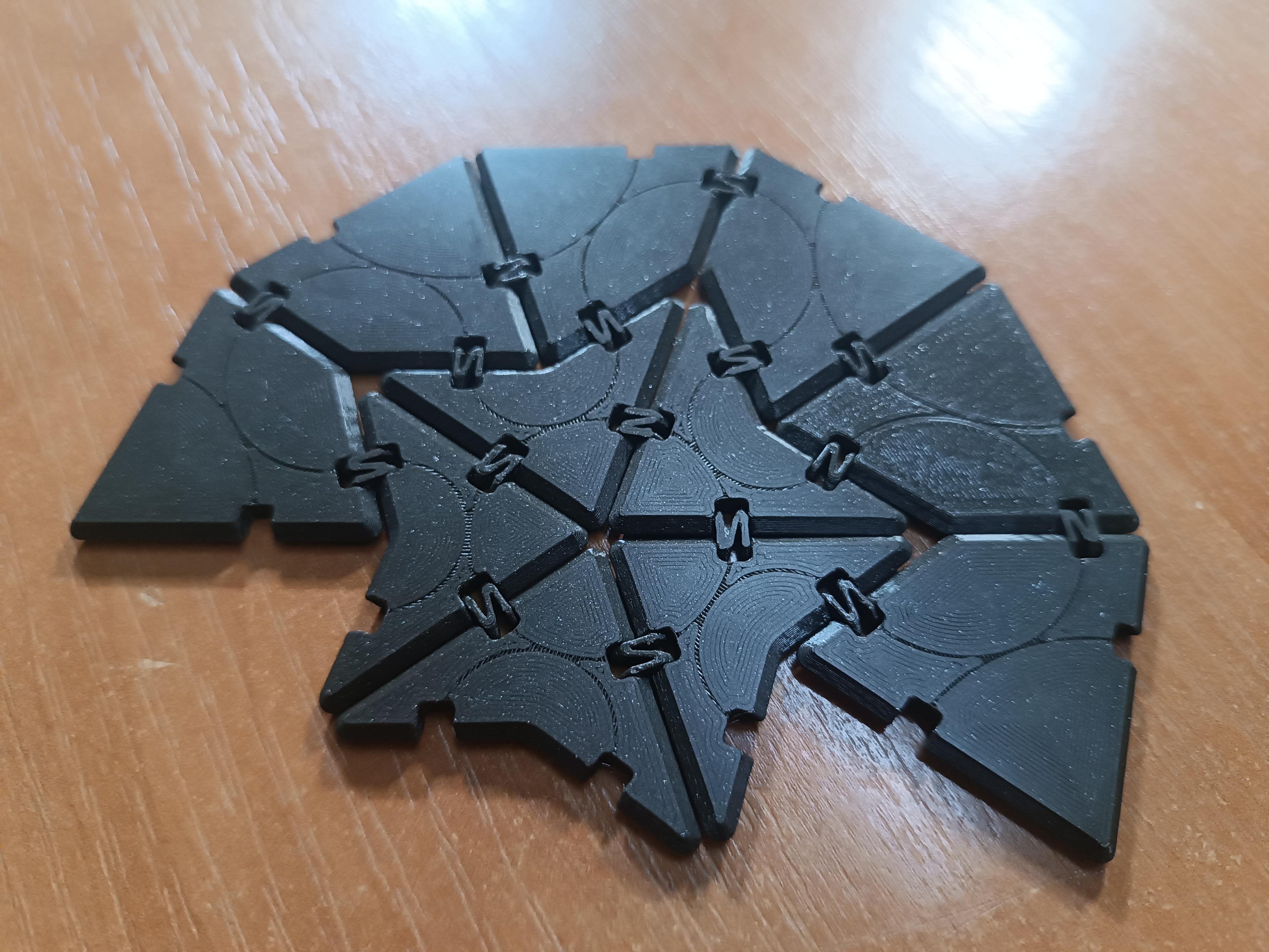 The Infinite Pattern That Never Repeats (Kite and dart tiling)