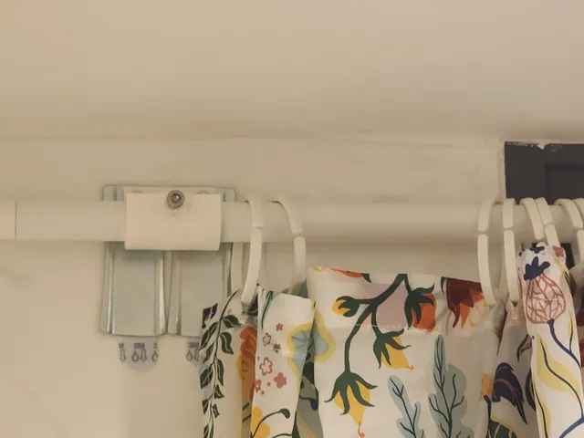 Curtain Rod holder for using IKEA RÄCKA with 3M Command Universal Picture Hanger