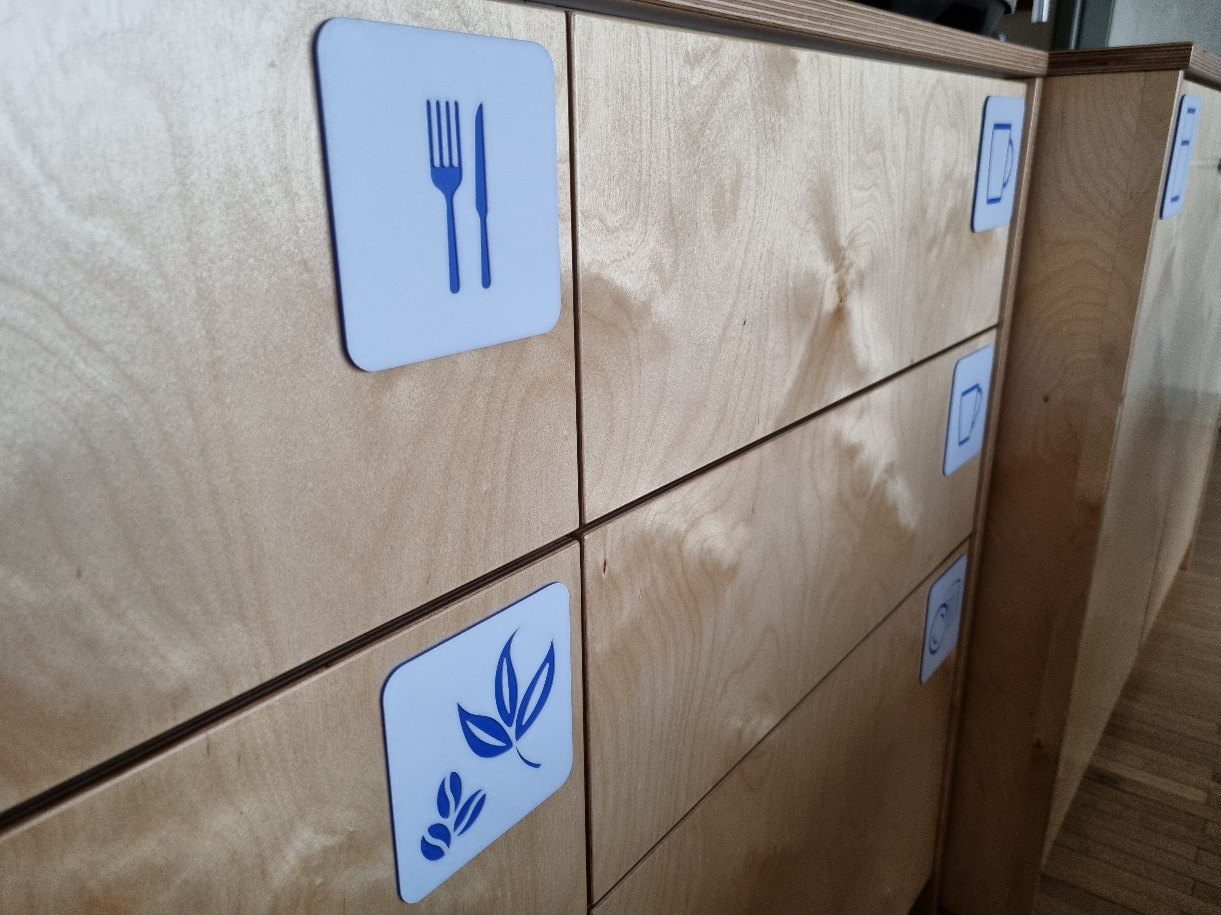 Multi-colour icons for general items / symbols with no MMU / AMS