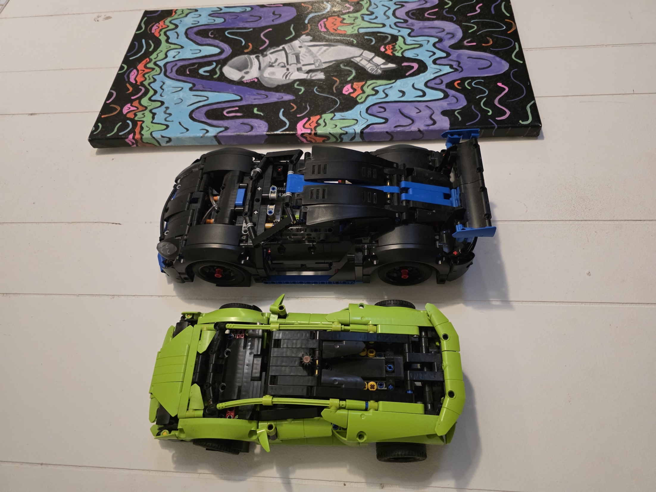Wall mount for Lego Porsche GT4 and Huracan