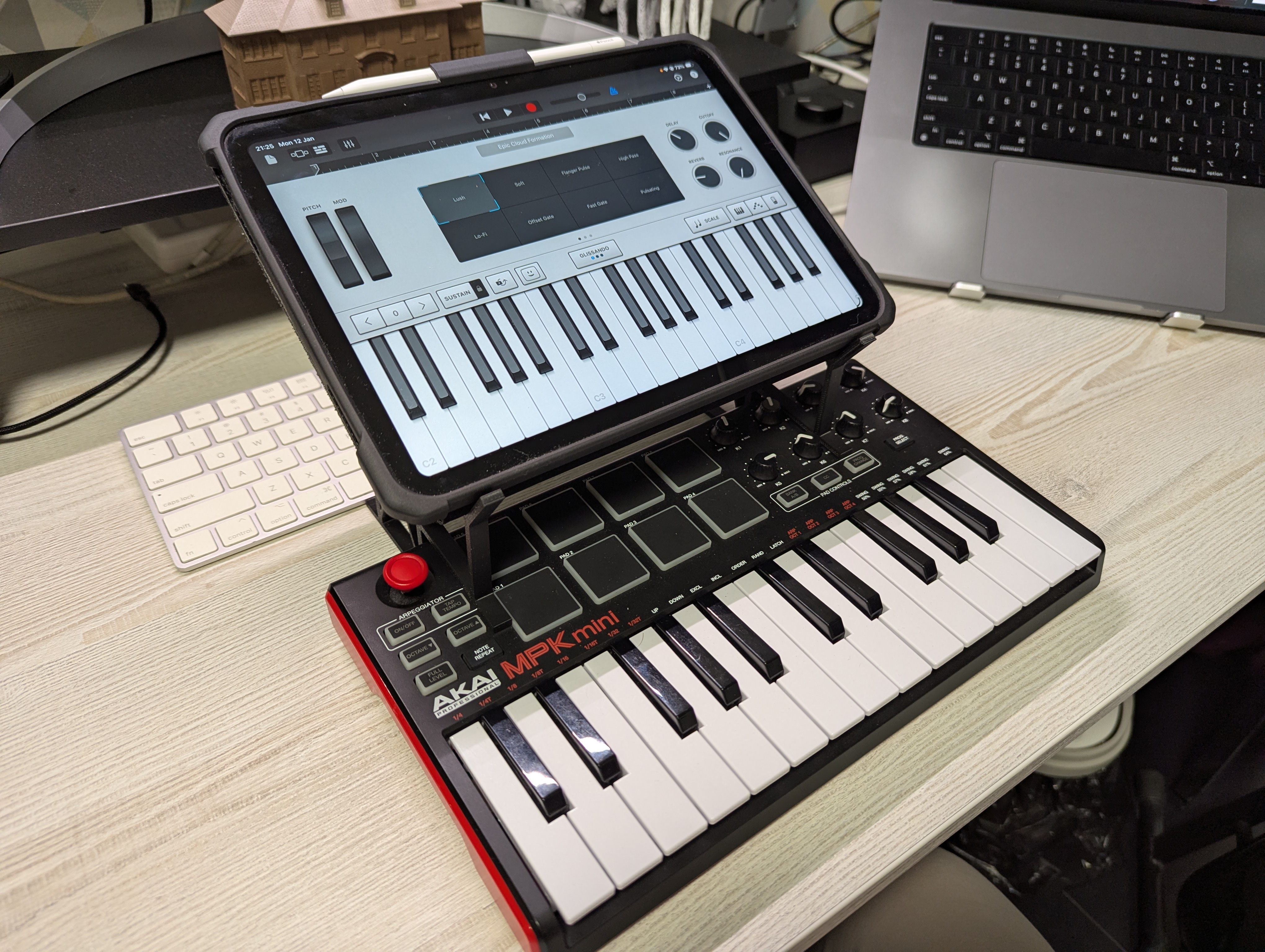 iPad stand/holder for AKAI MPK mini