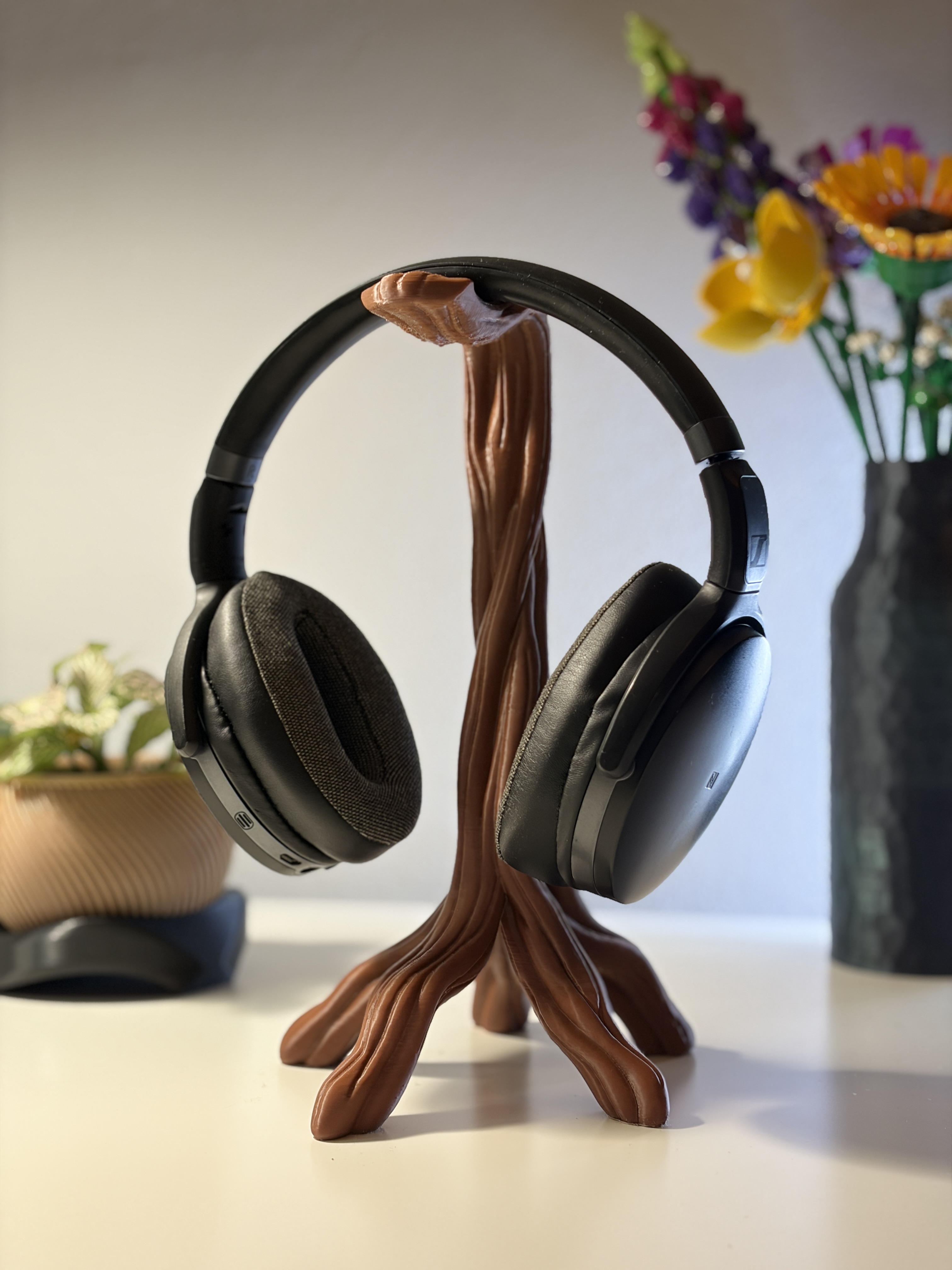Branch for hanging headphones