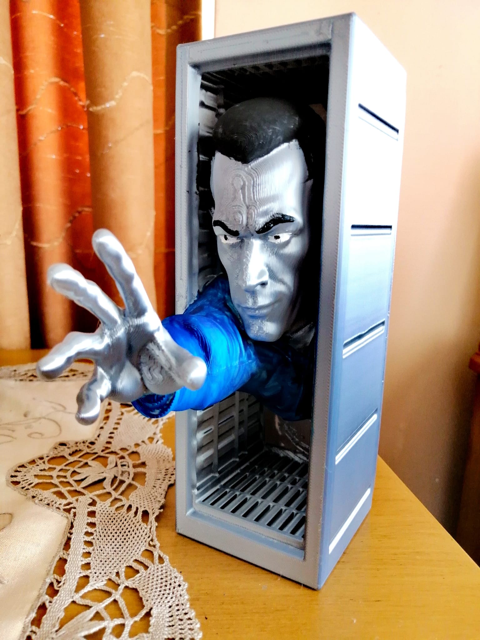 T 1000 Book Nook