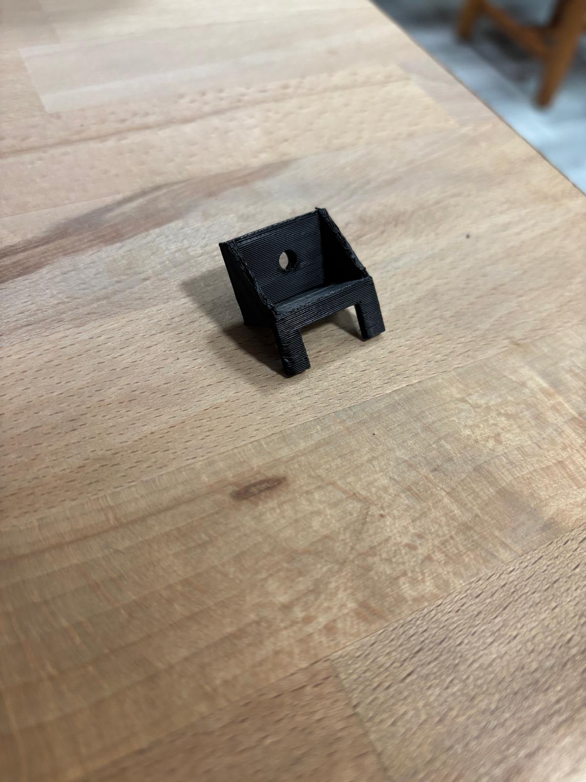 Canvas hanger