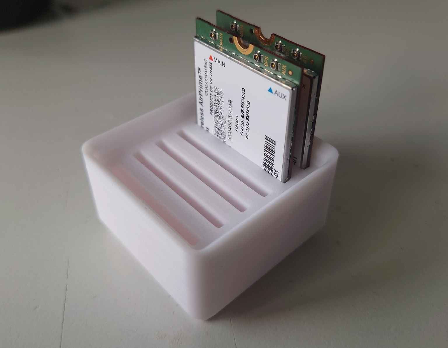 Gridfinity 6x M.2 3042 / 3030 Card Holder (WWAN LTE Card)