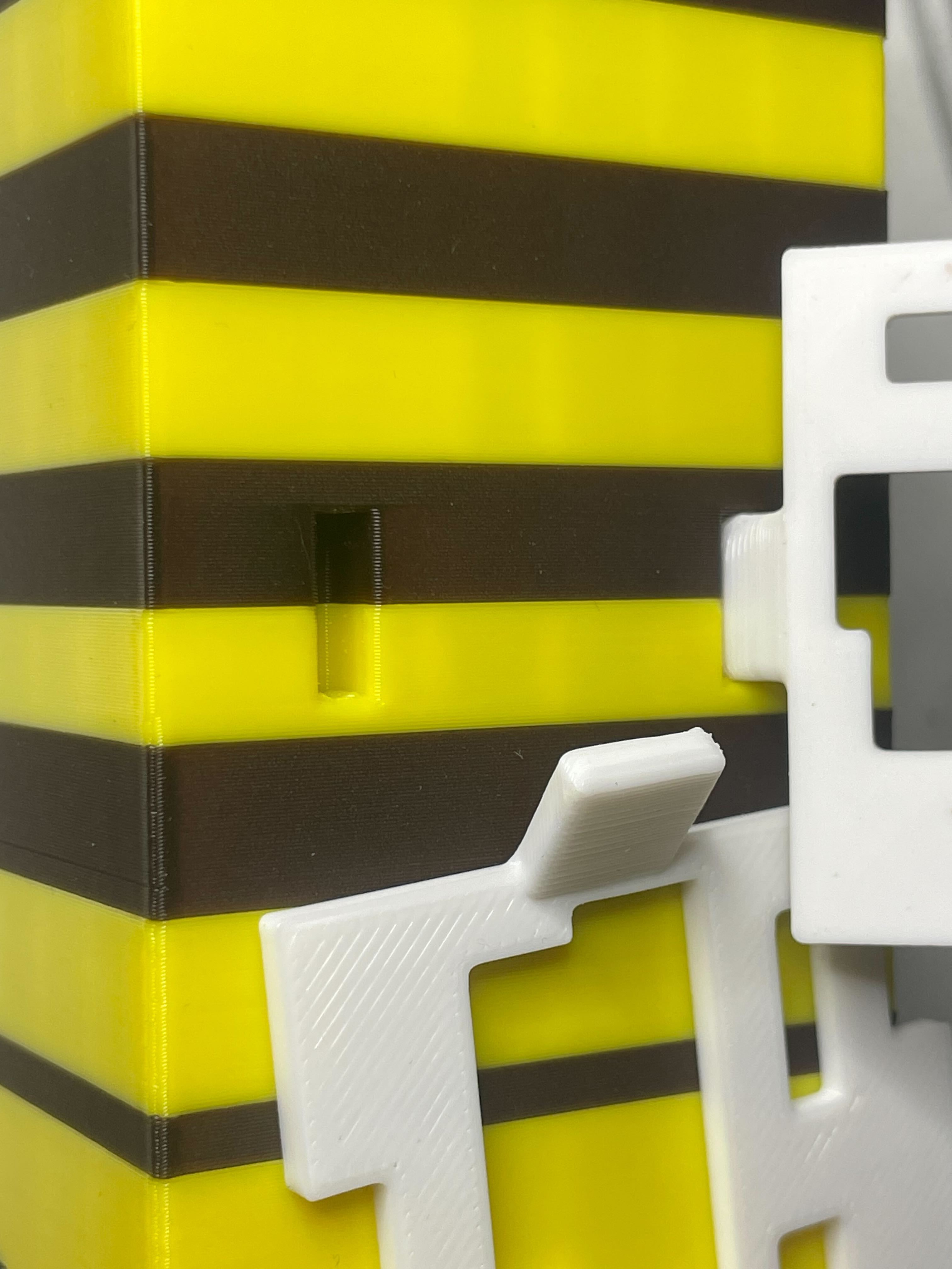 Miniatura 3 do modelo 3D Minecraft Bee