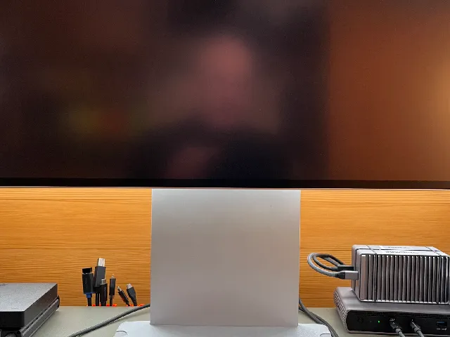 LG Ultrafine evo 32 Inch 6K 32U990A Baseplate for 14" Macbook Pro