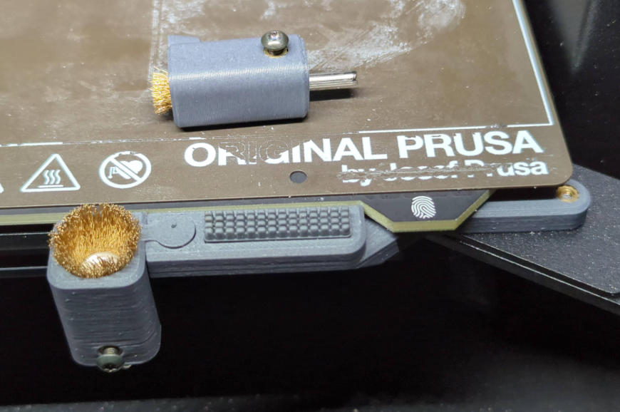 CoreOne nozzle wiper with brass brush plugin