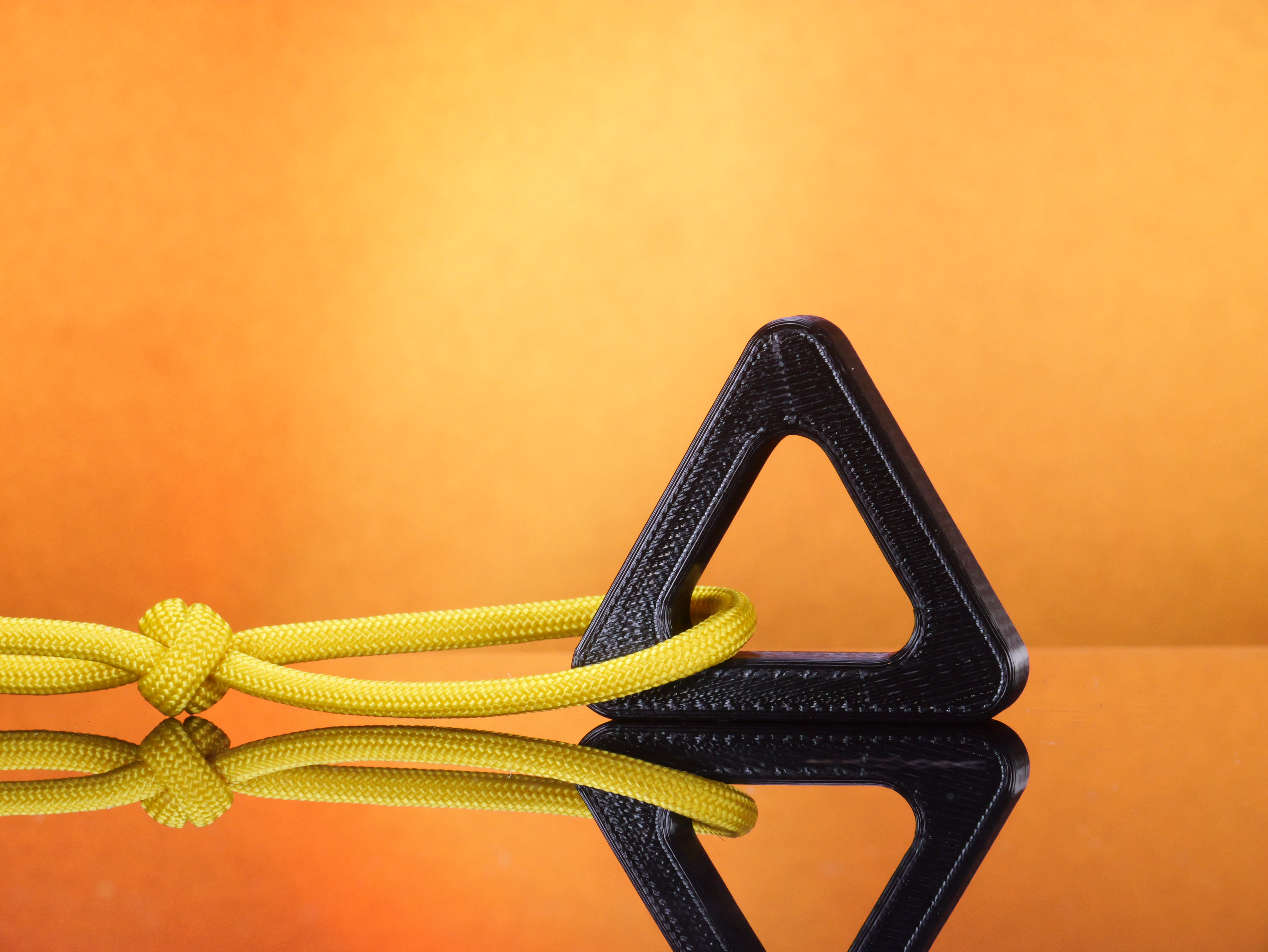 Triangle Guard – Squid-Inspired Paracord Bead