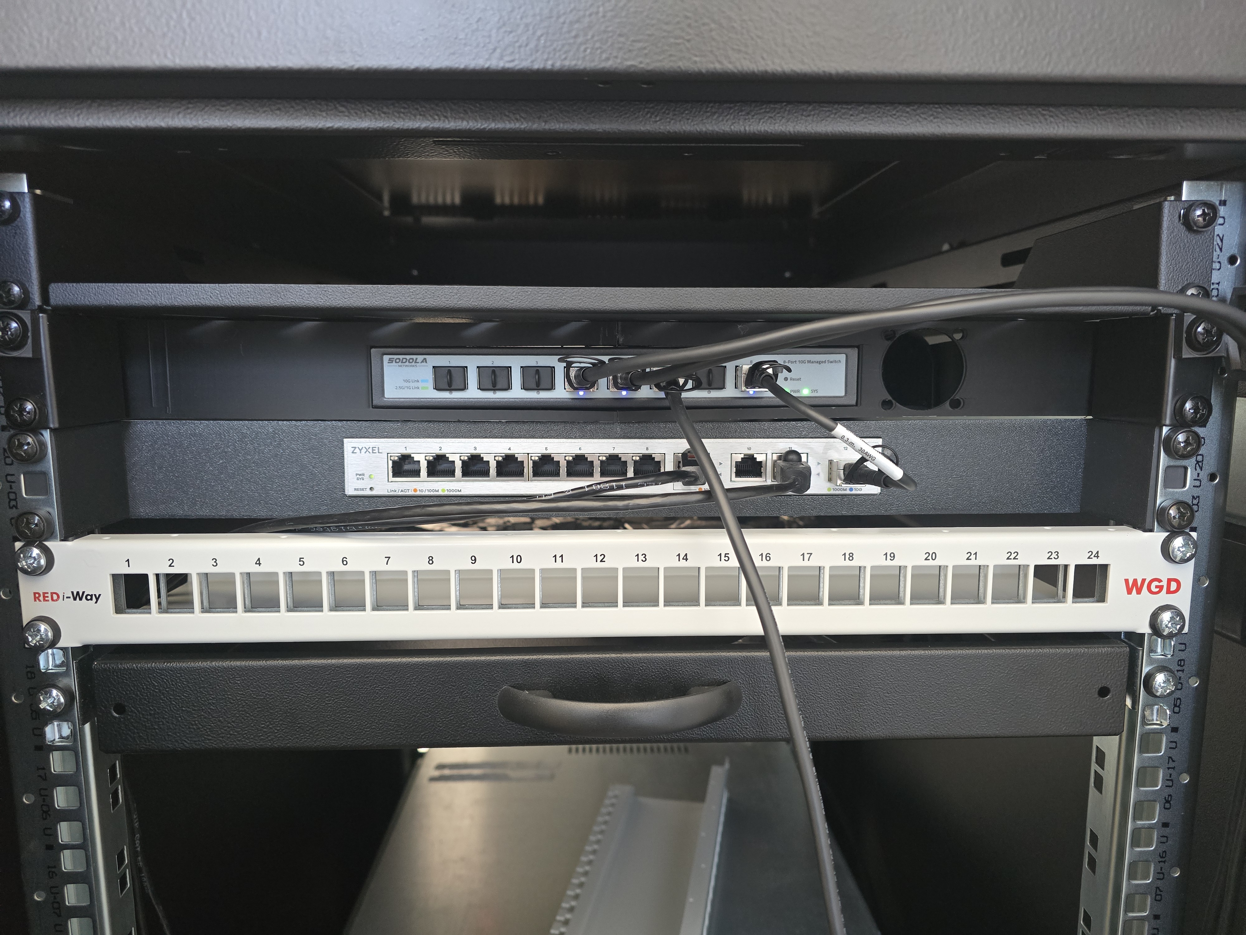 Zyxel XGS1210-12 19inch Rack mount only glue 3D model