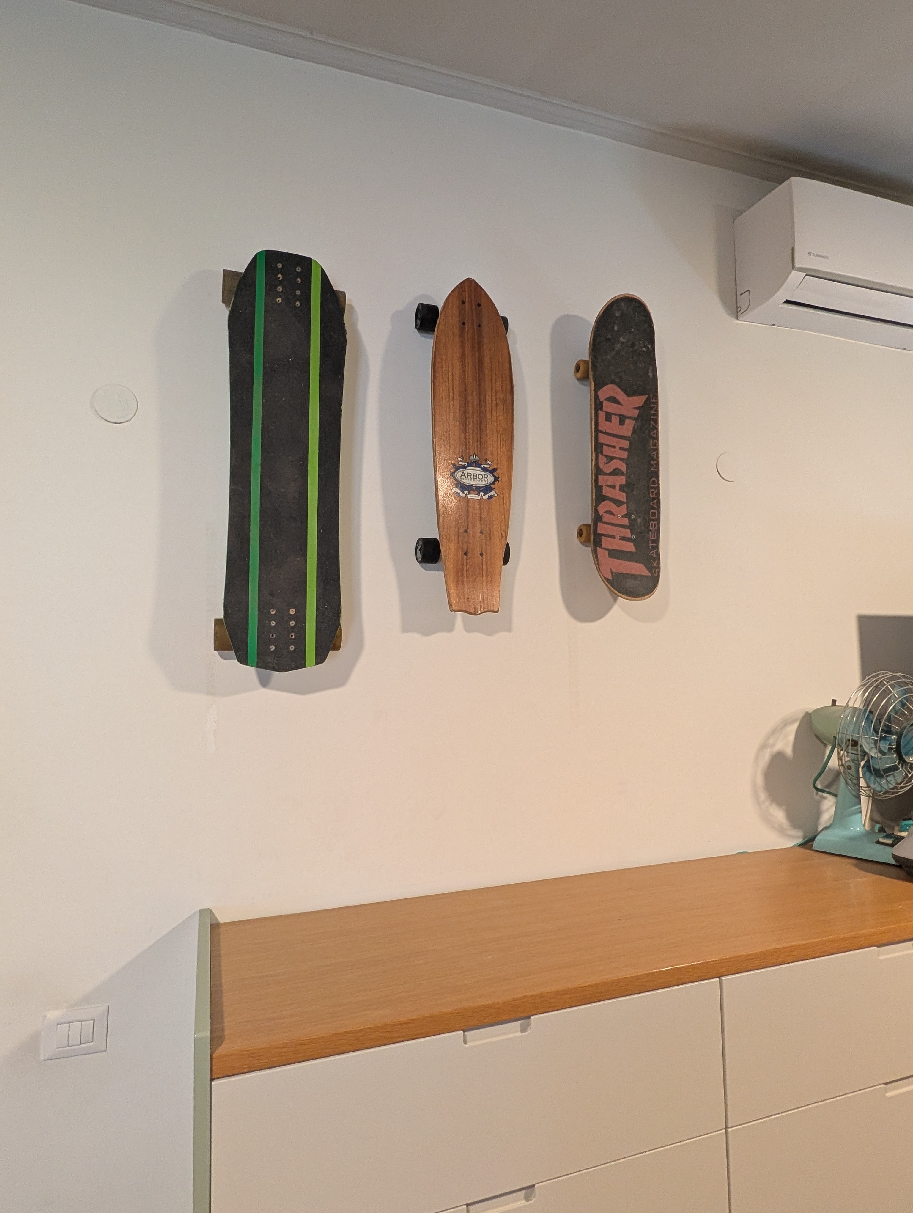 Skateboard wall mount