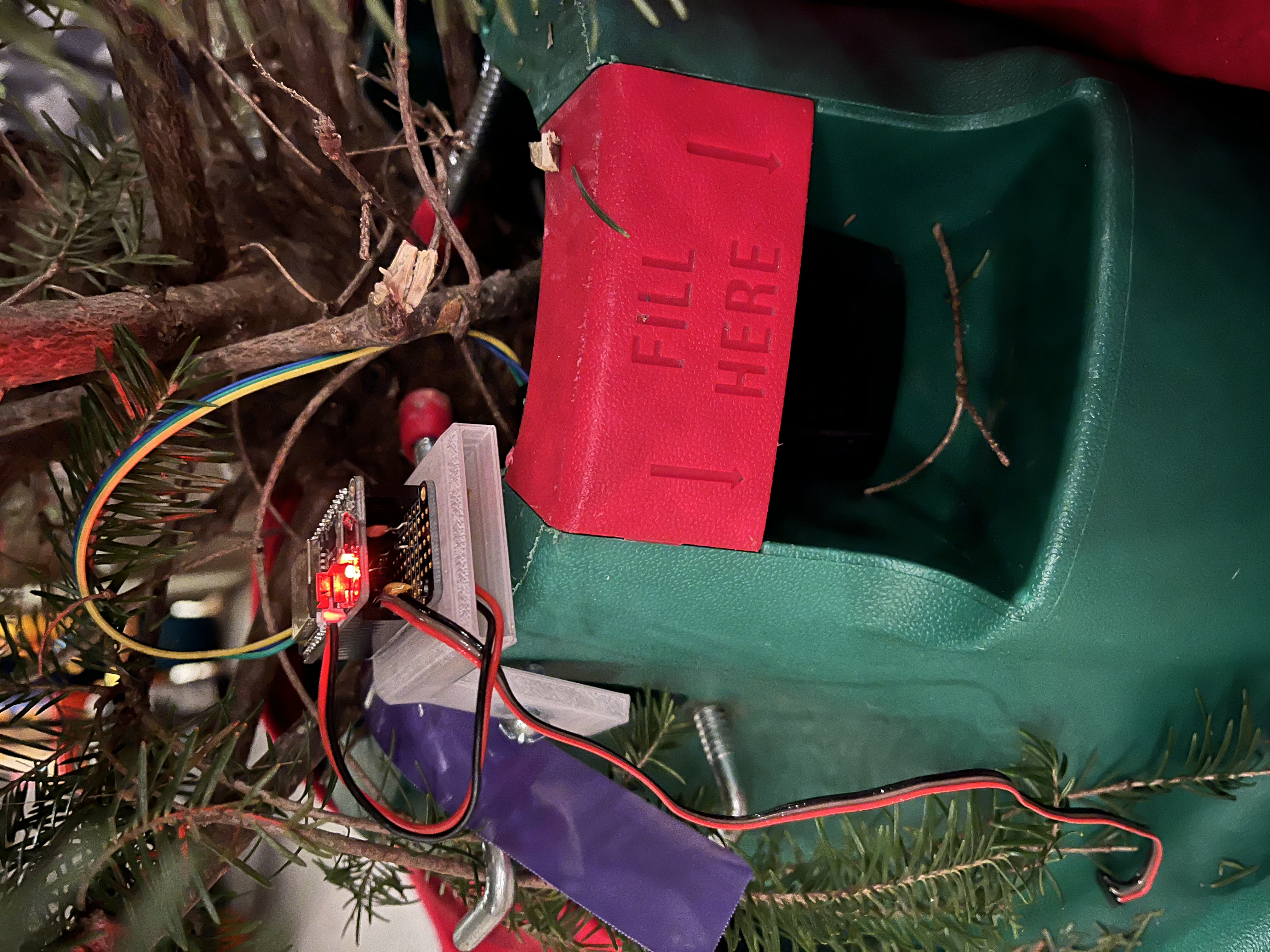 Miniatura 3 do modelo 3D Christmas Tree Water Level Sensor Bracket