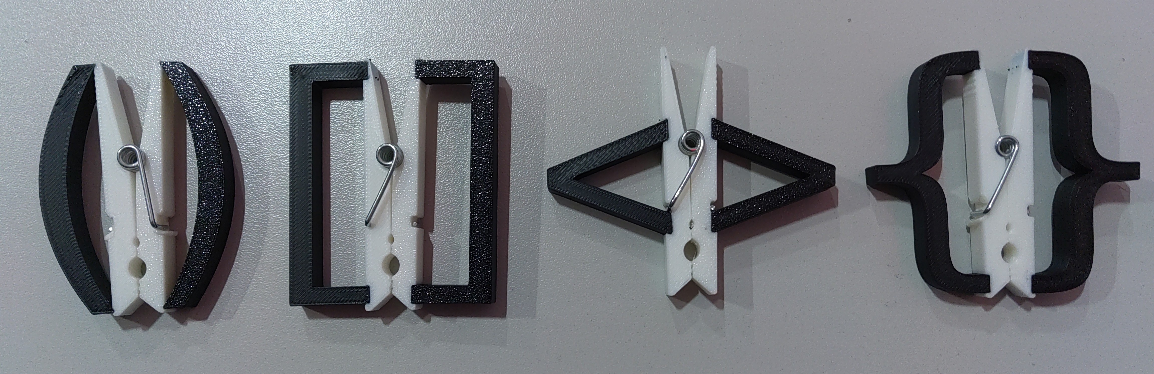Wäscheklammern (brace clothes pegs)