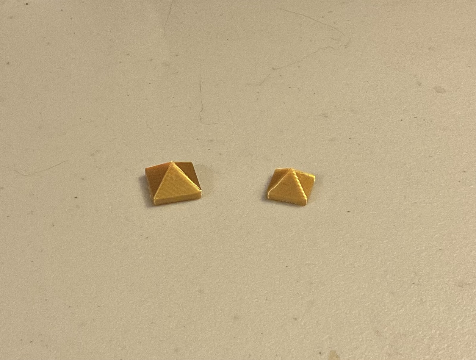 Pyramid stud/spike