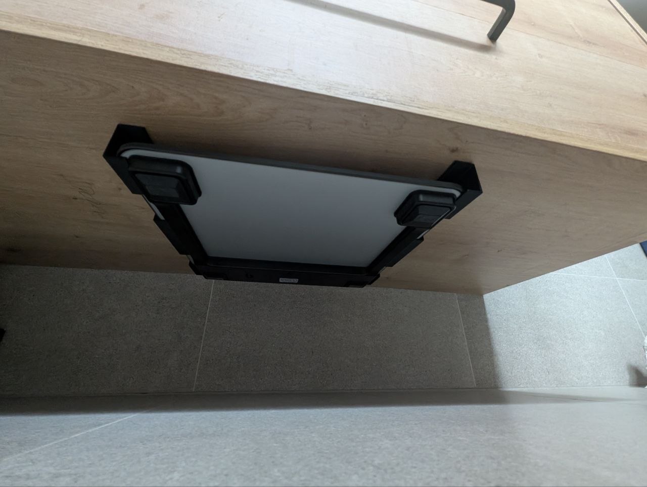 Under cabinet bathroom scale holder — miniatura 2