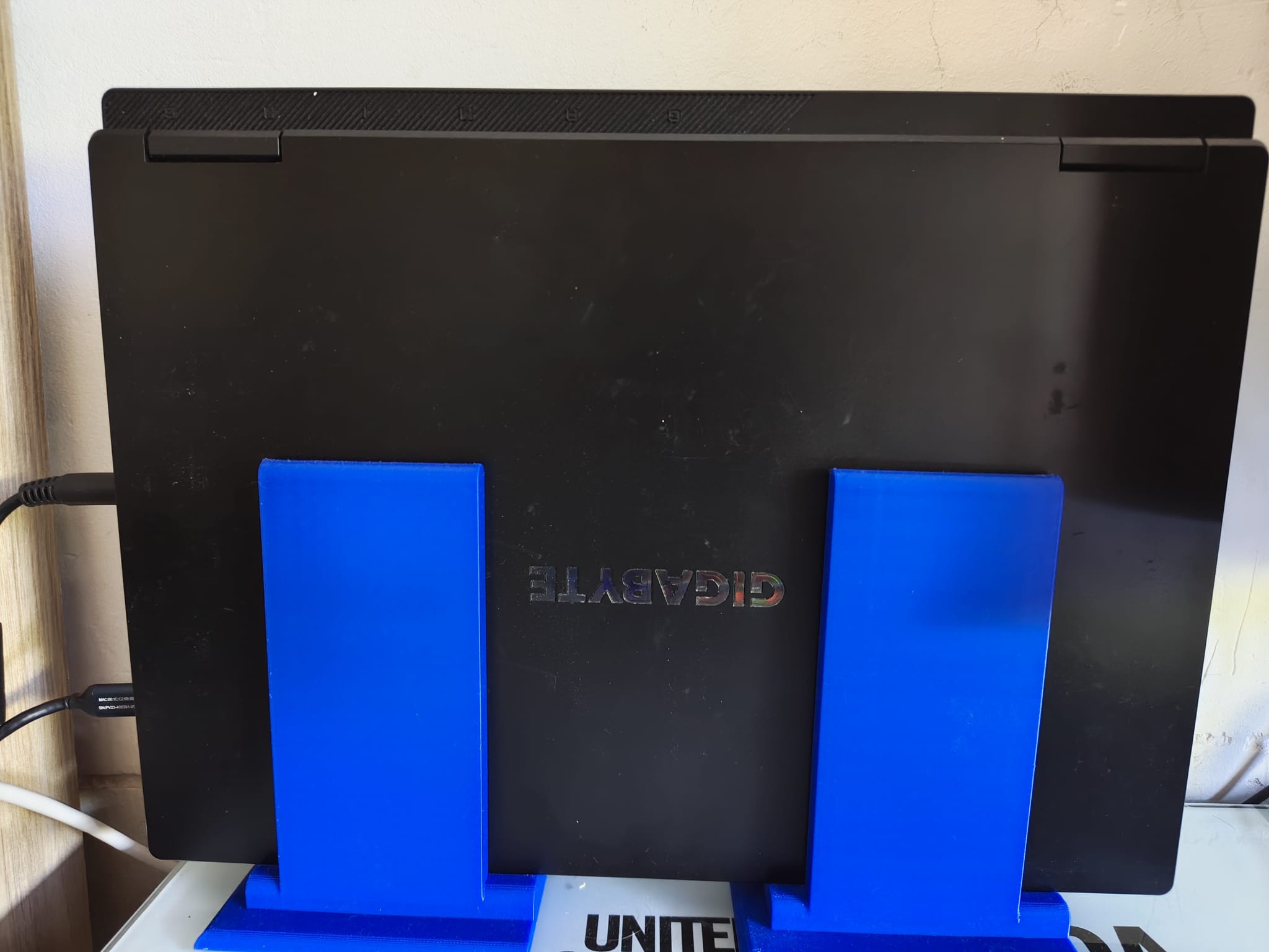 Upright Laptop holder/suppport