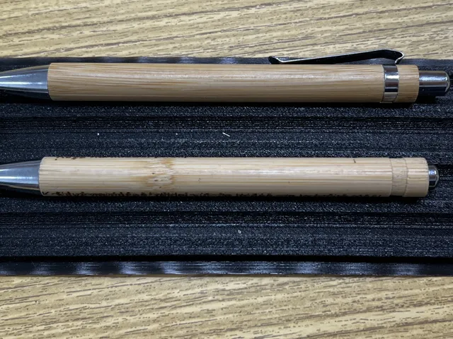Pen holder for engraving
