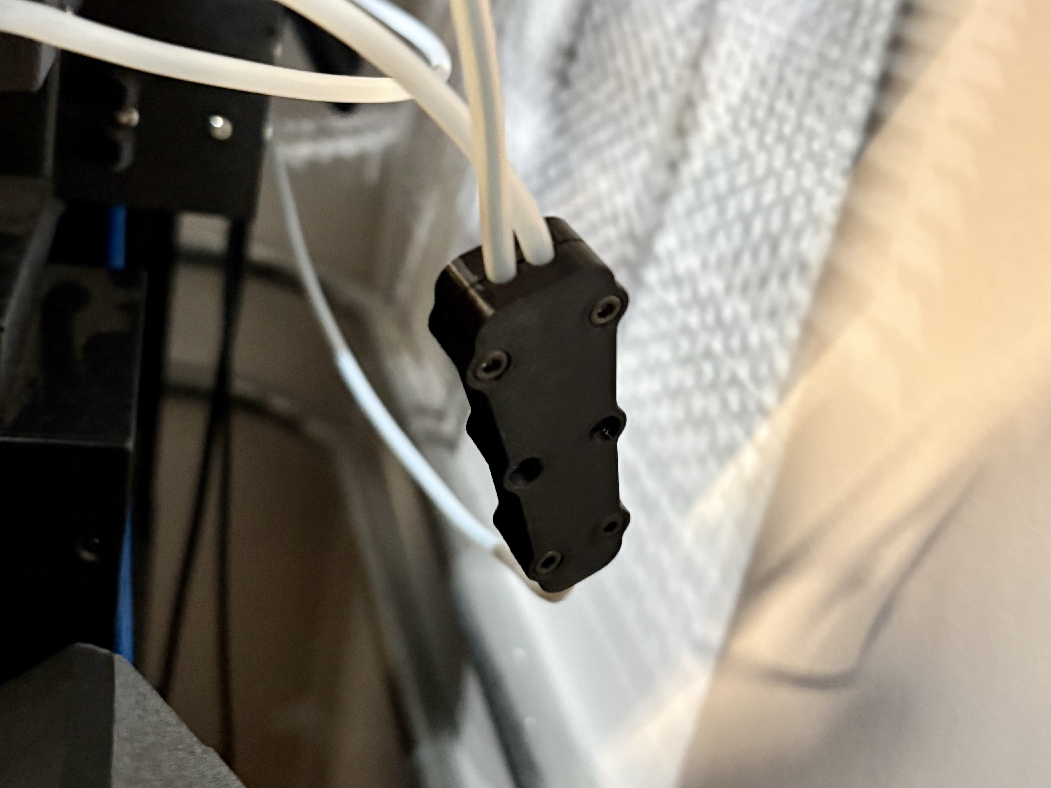 PTFE Y-splitter (fixed M3 self-tap holes)